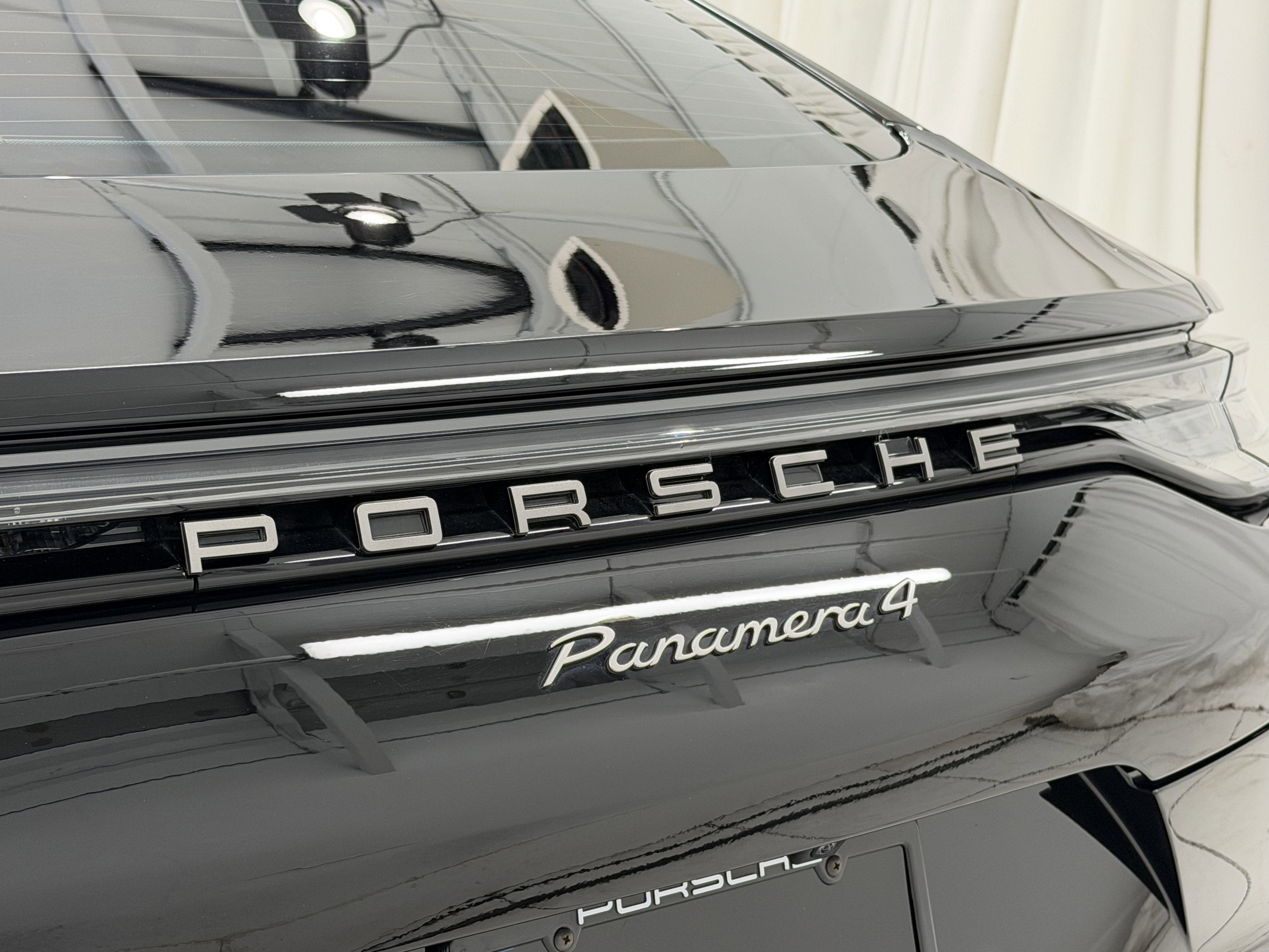 2022 Porsche Panamera 4 Platinum Edition