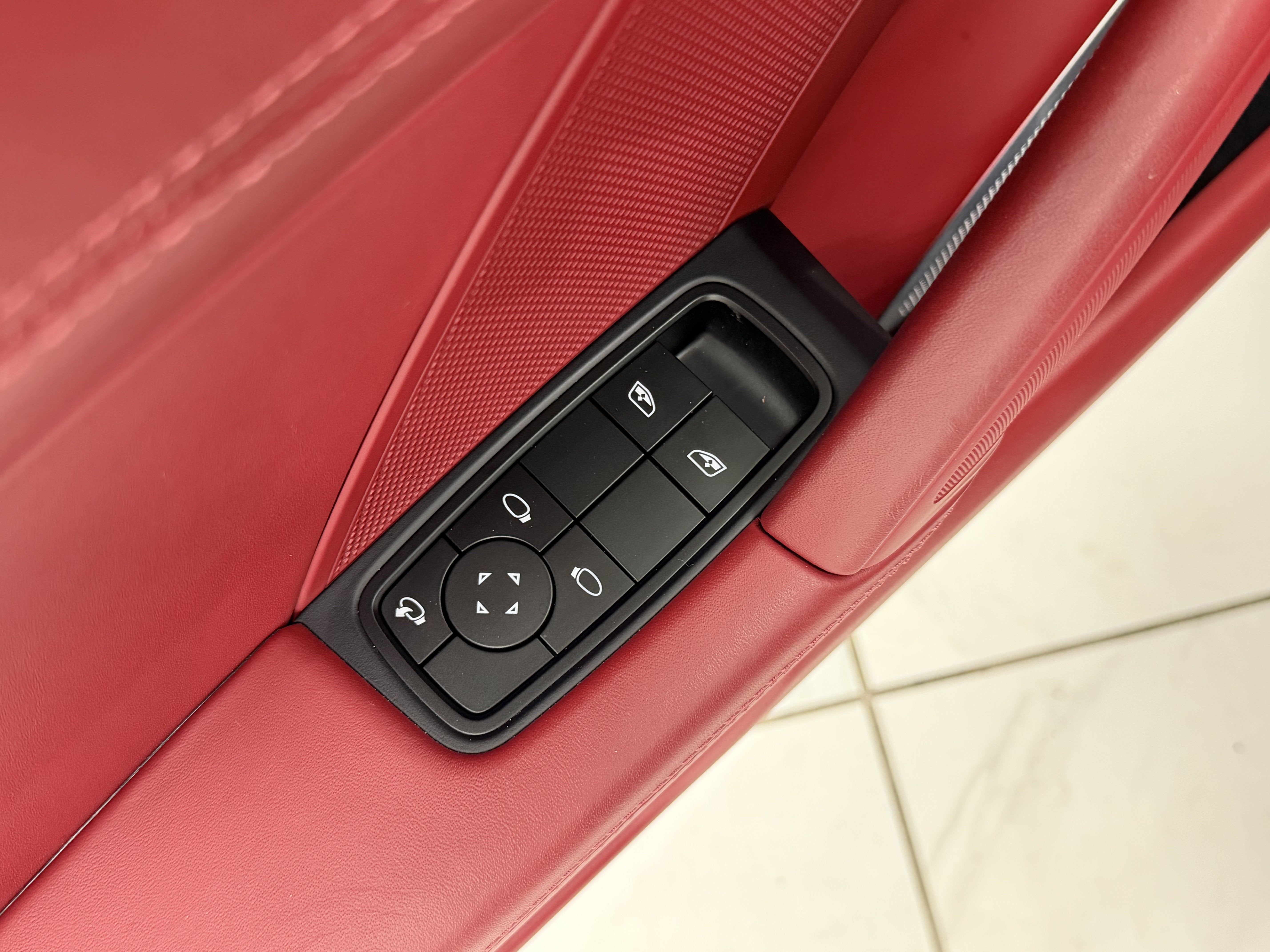 2025 Porsche 911 4 GTS