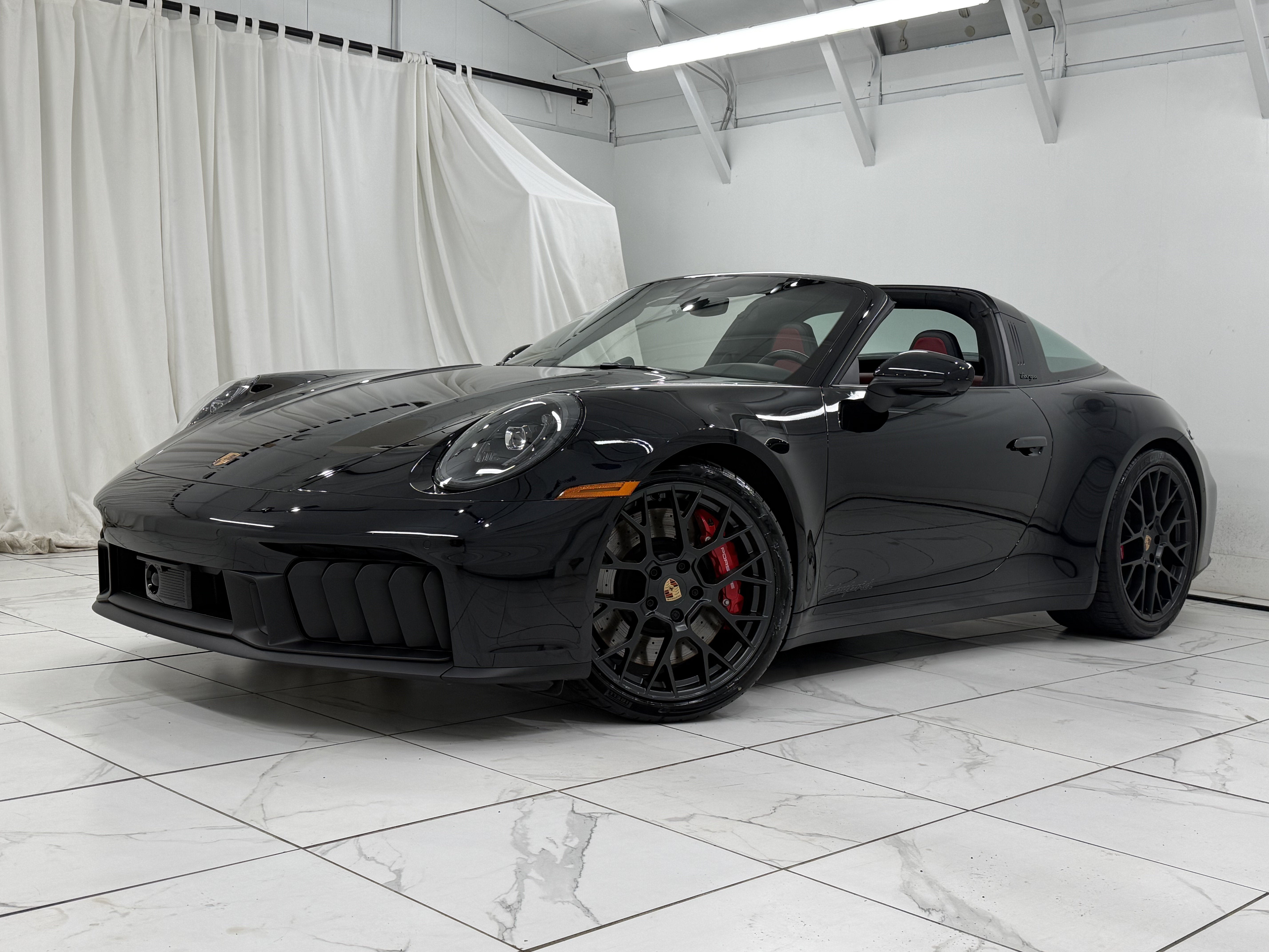 2025 Porsche 911 4 GTS