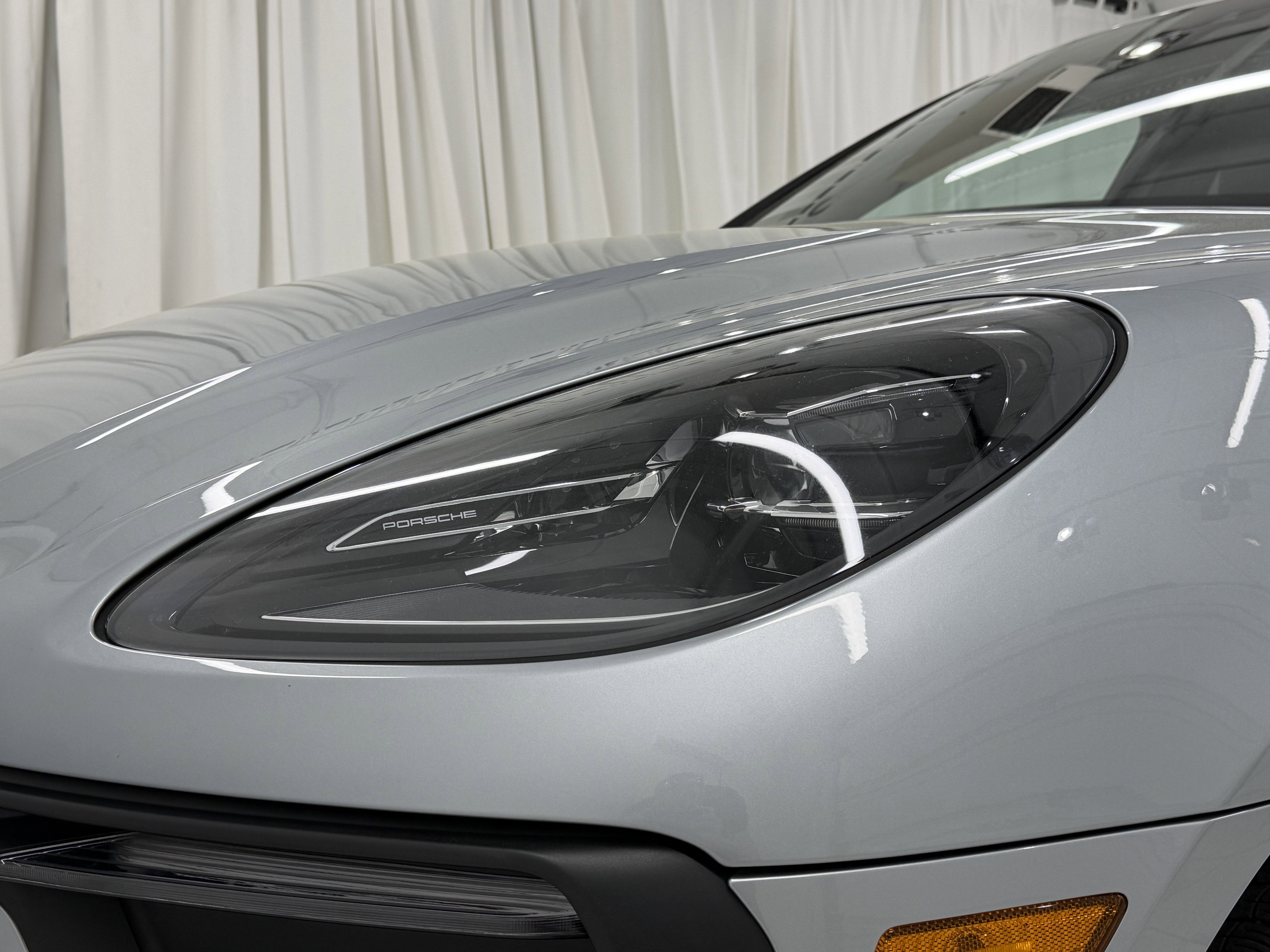 2022 Porsche Macan AWD