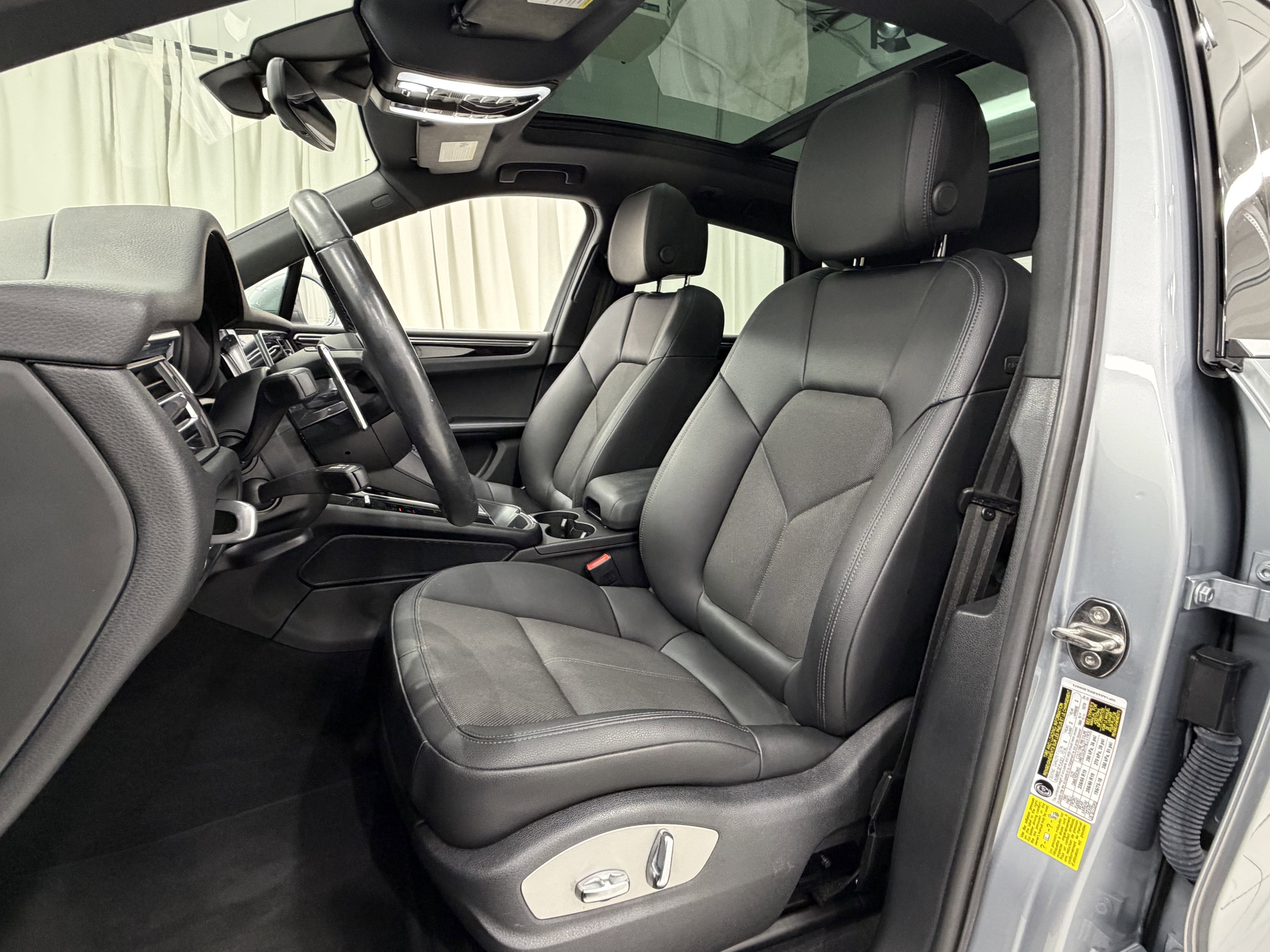 2022 Porsche Macan AWD