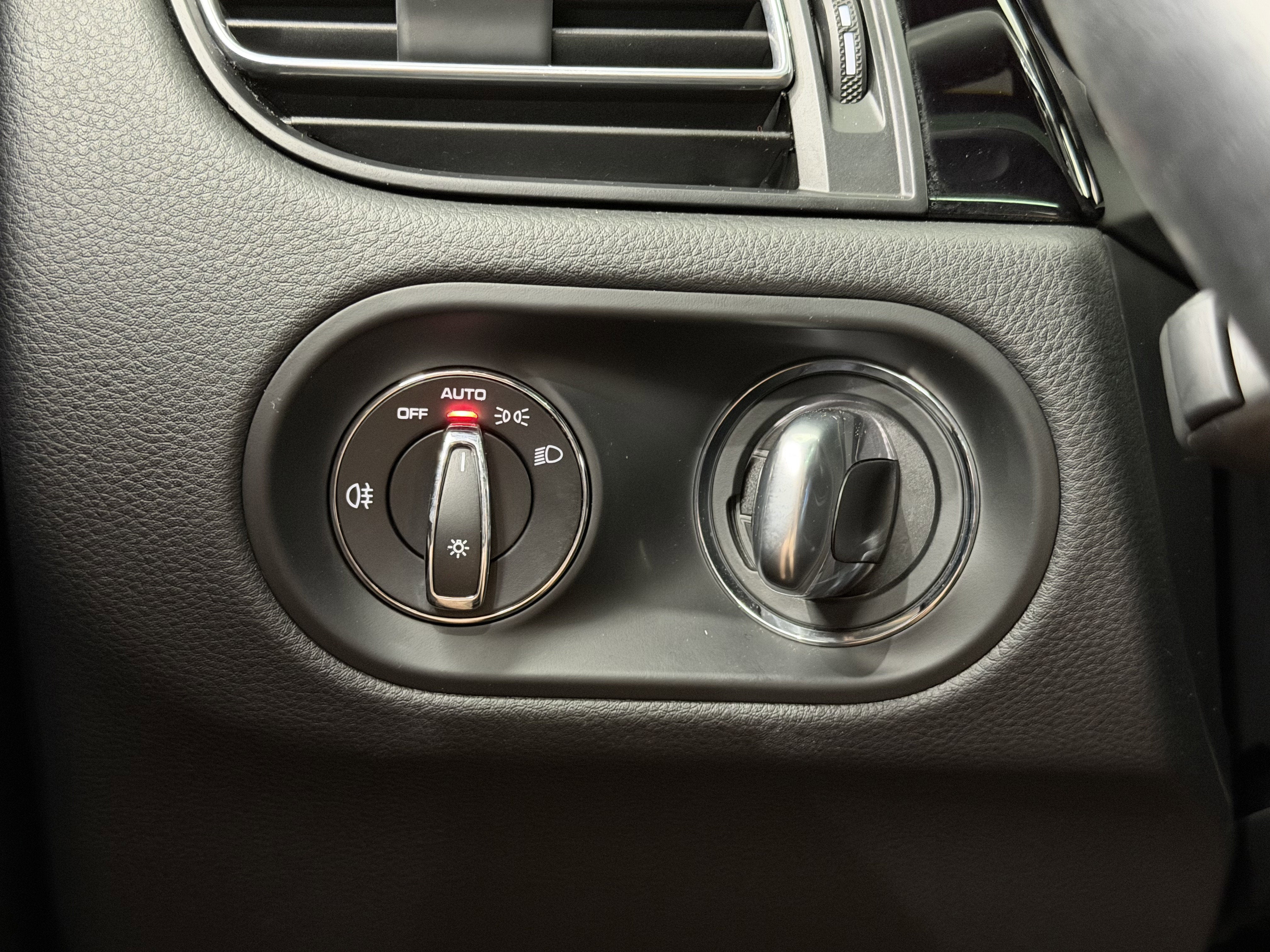 2022 Porsche Macan AWD