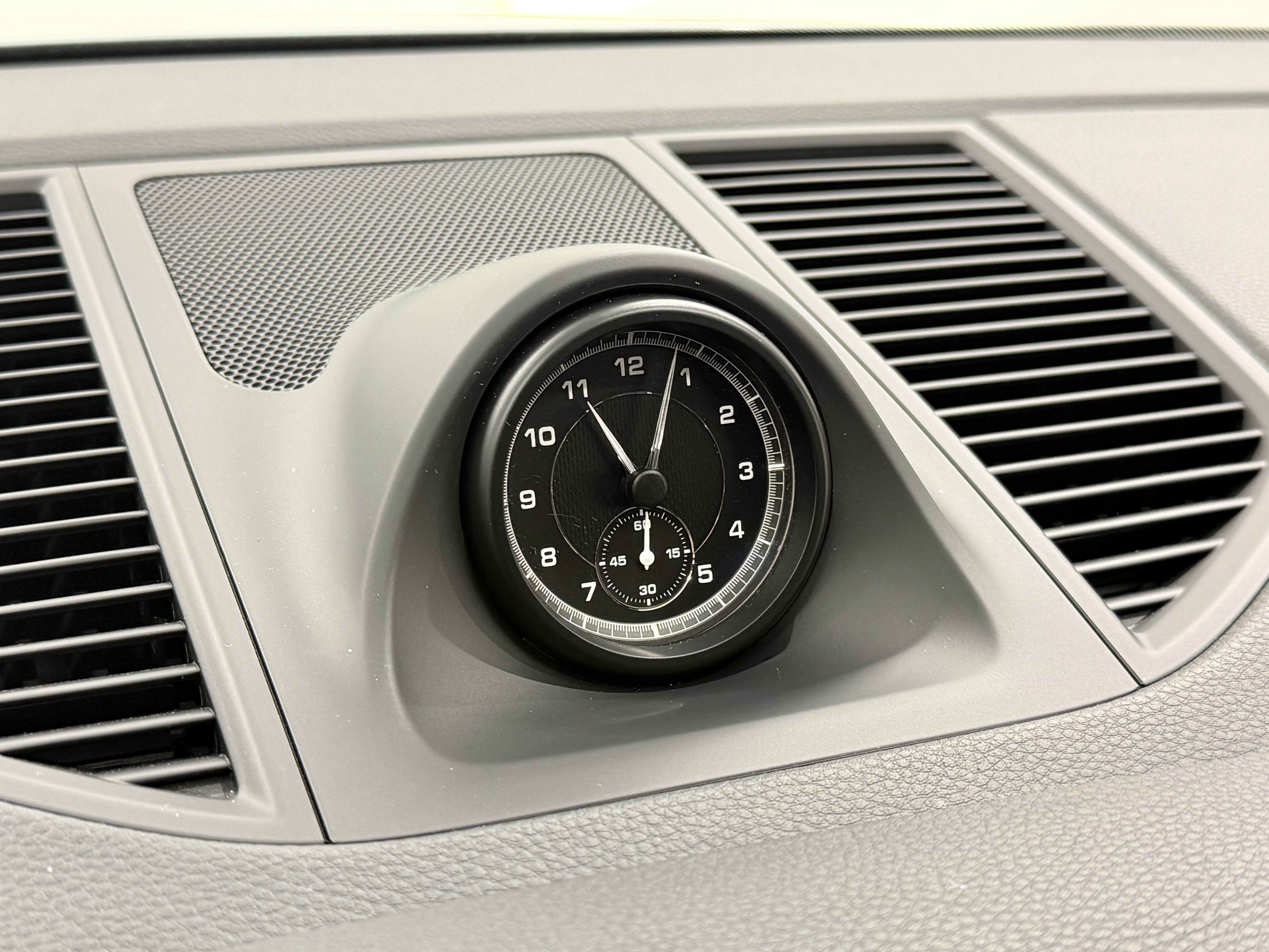 2022 Porsche Macan AWD