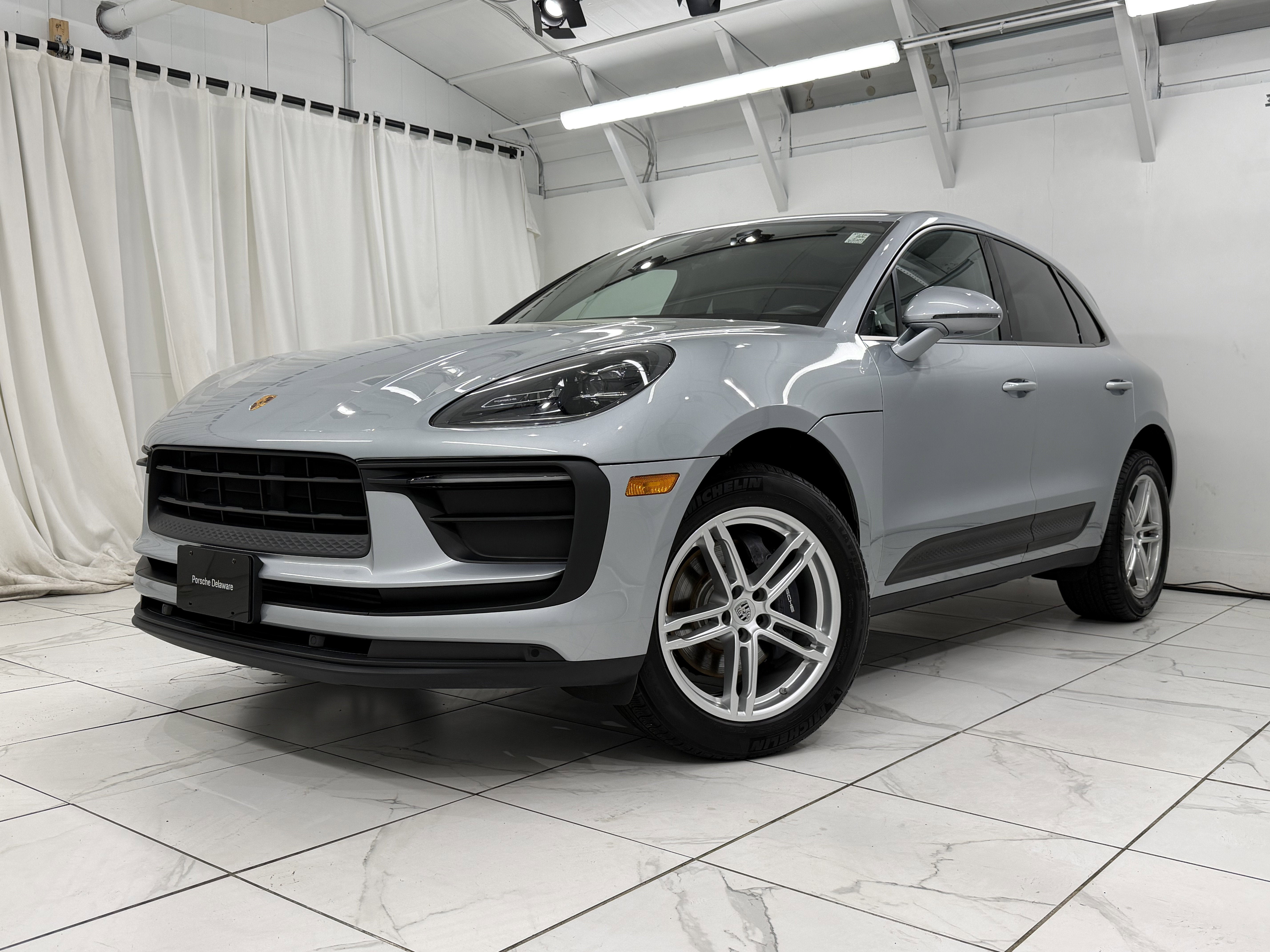 2022 Porsche Macan AWD