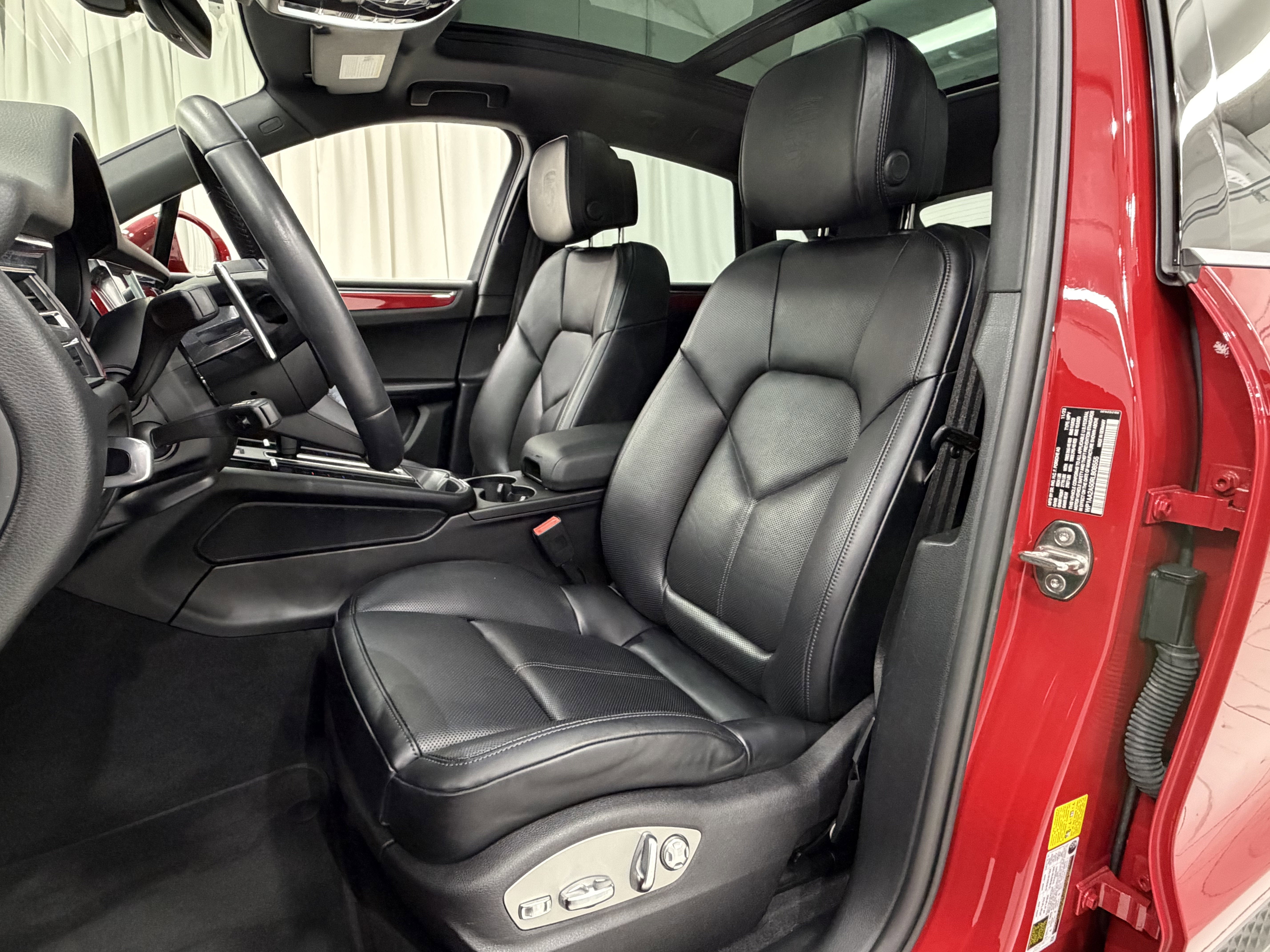 2024 Porsche Macan Base