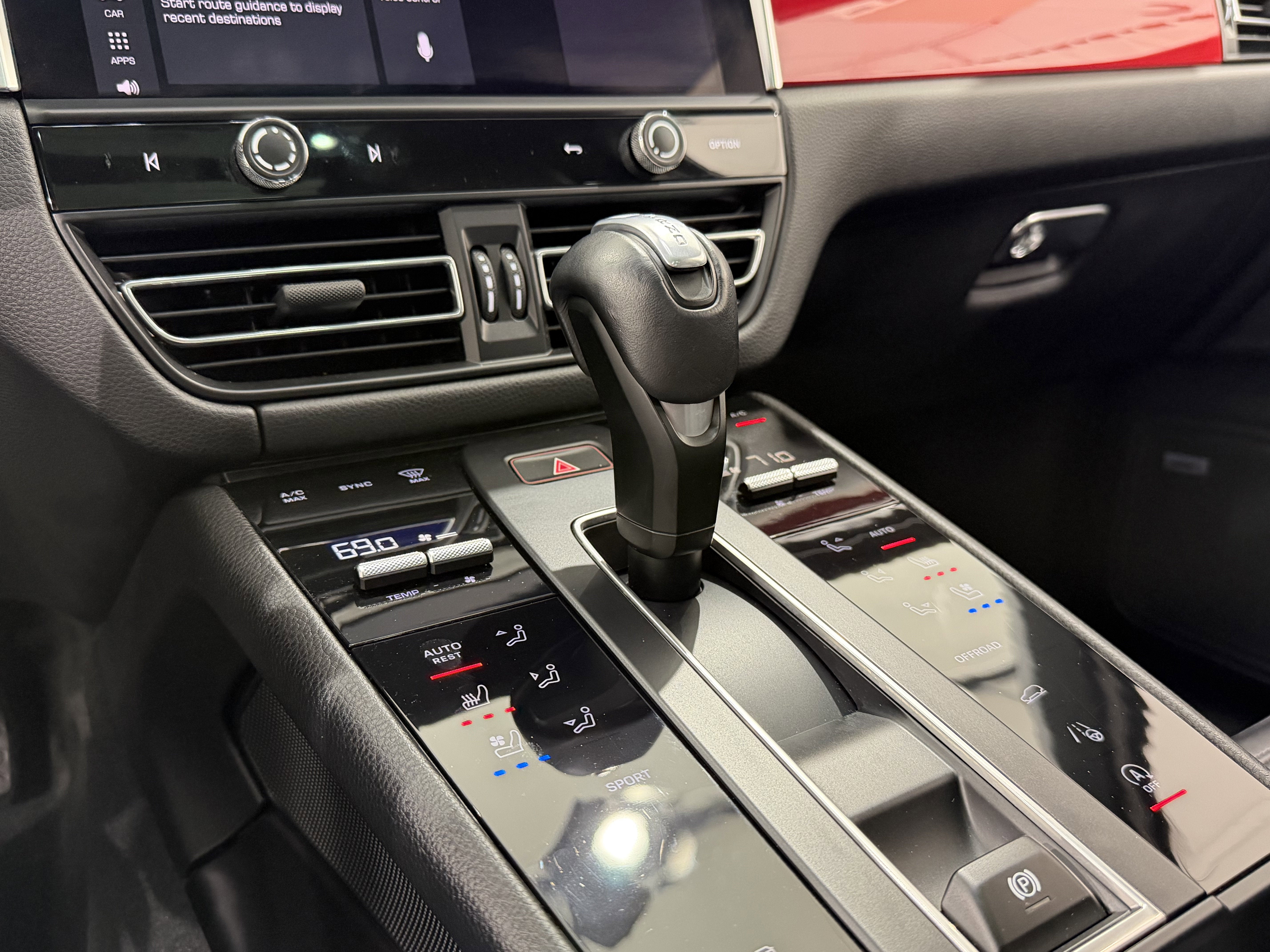 2024 Porsche Macan Base