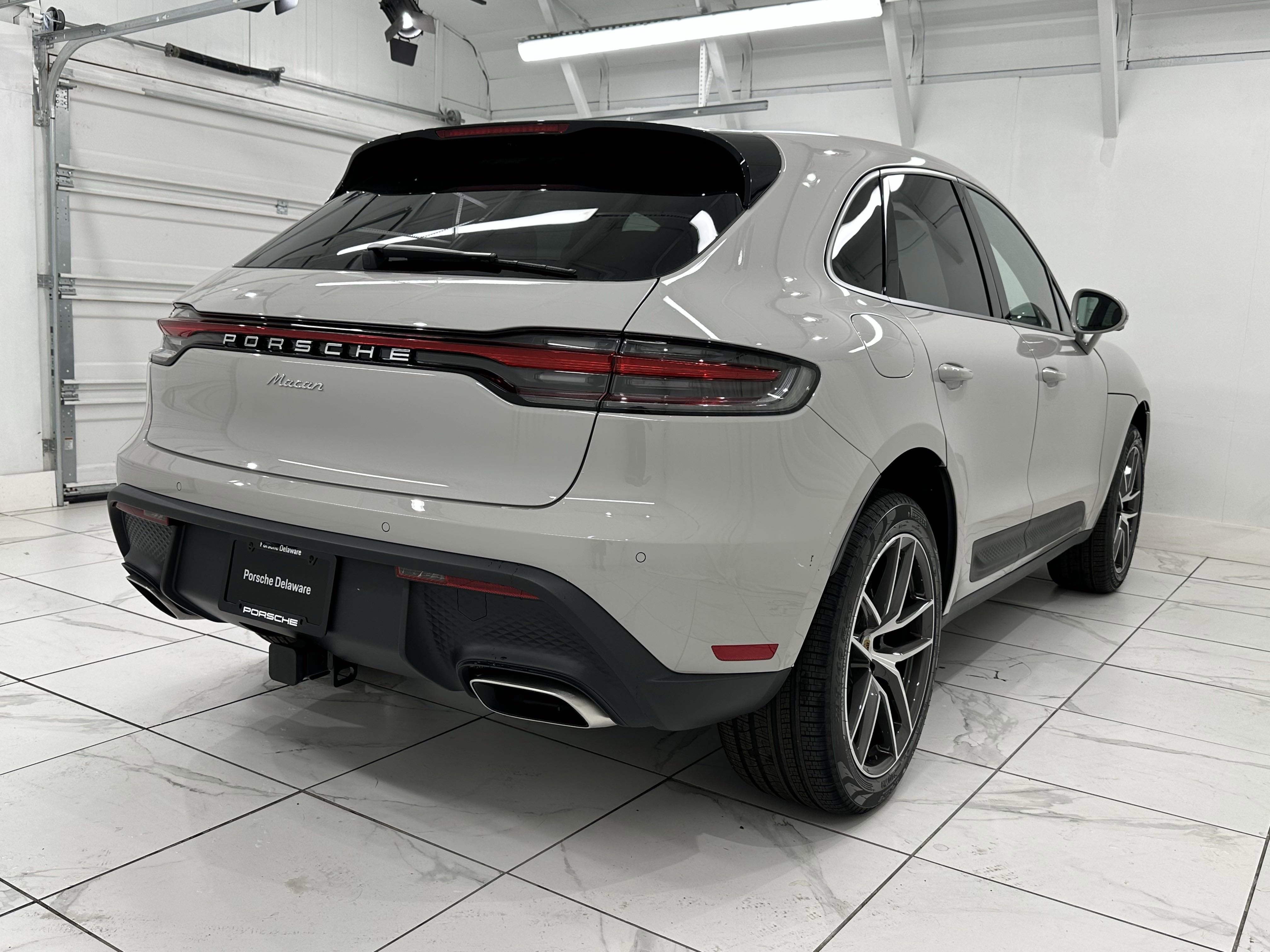 2025 Porsche Macan Base