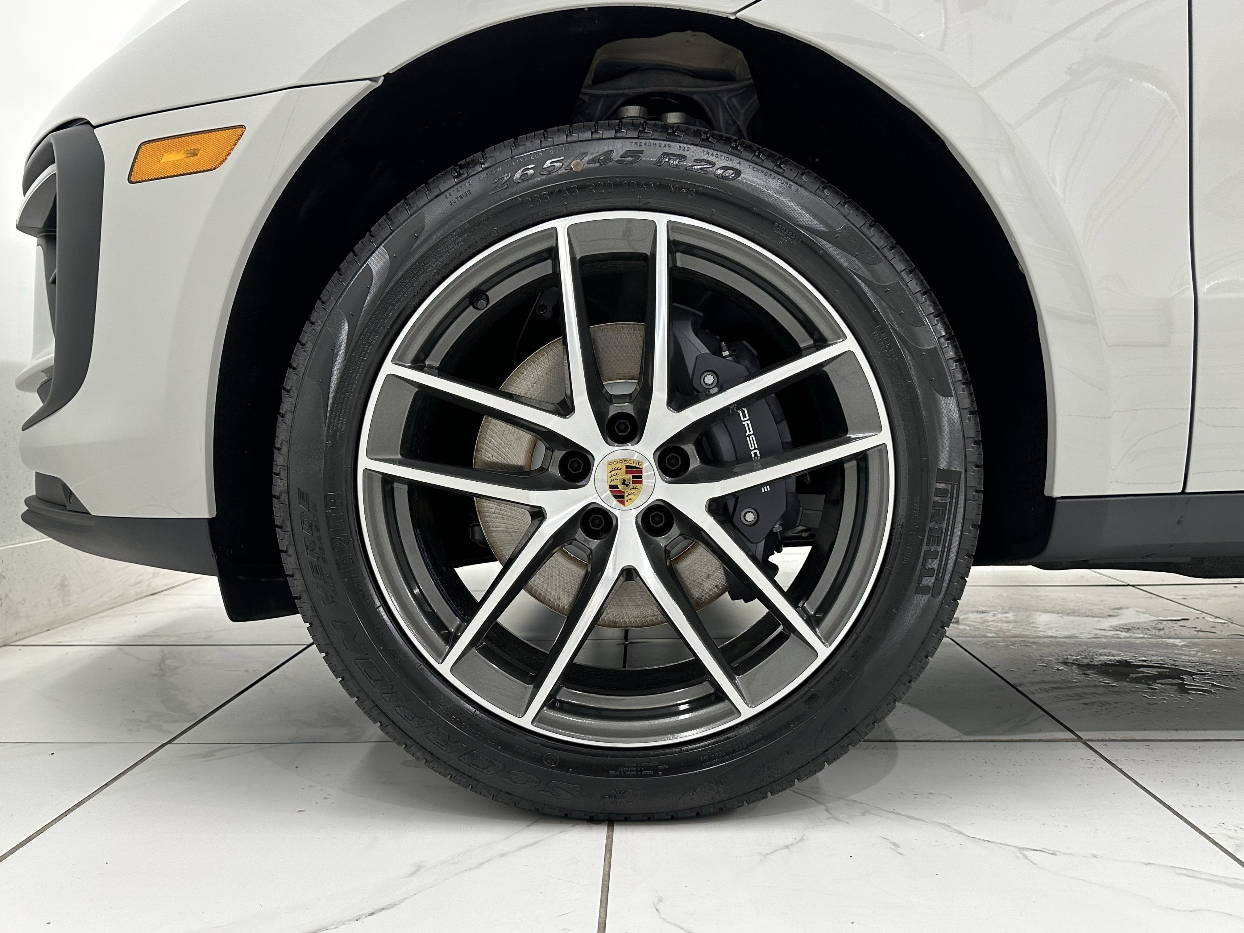 2025 Porsche Macan Base