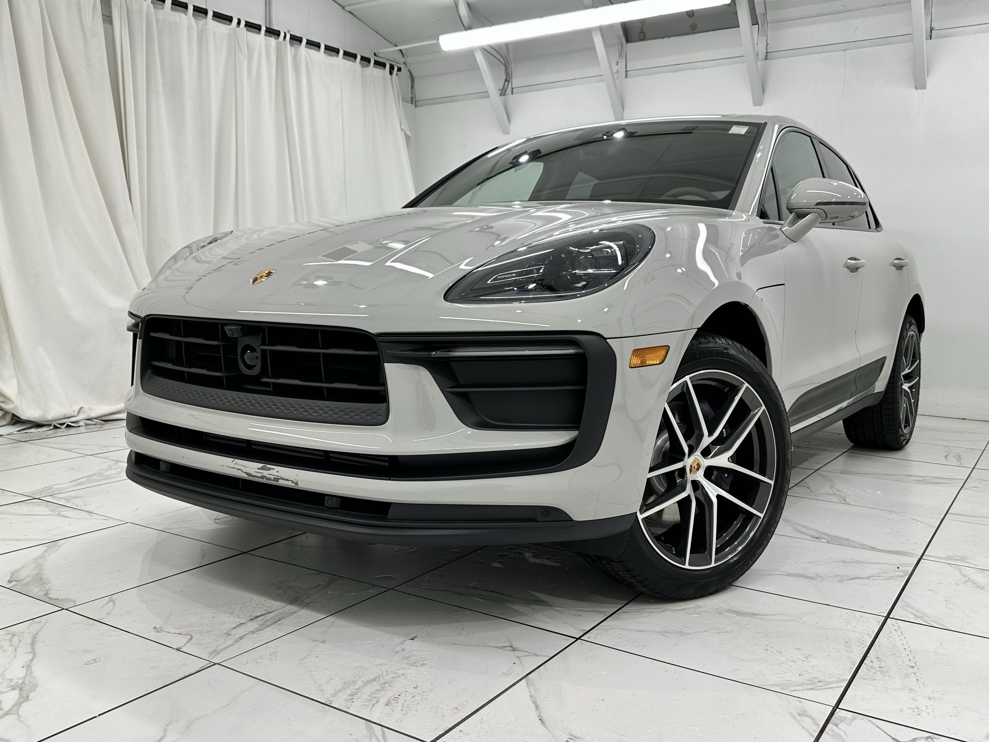 2025 Porsche Macan Base