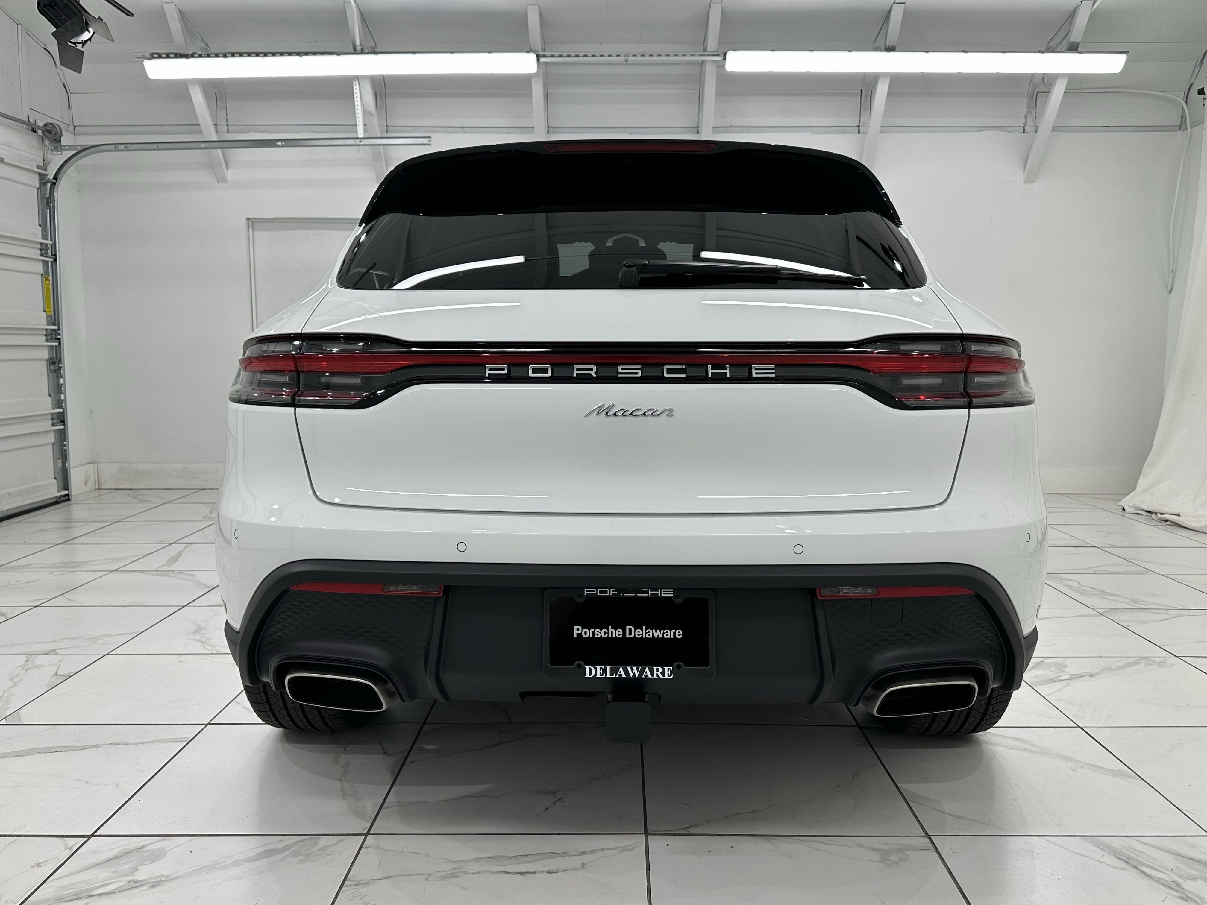 2025 Porsche Macan Base