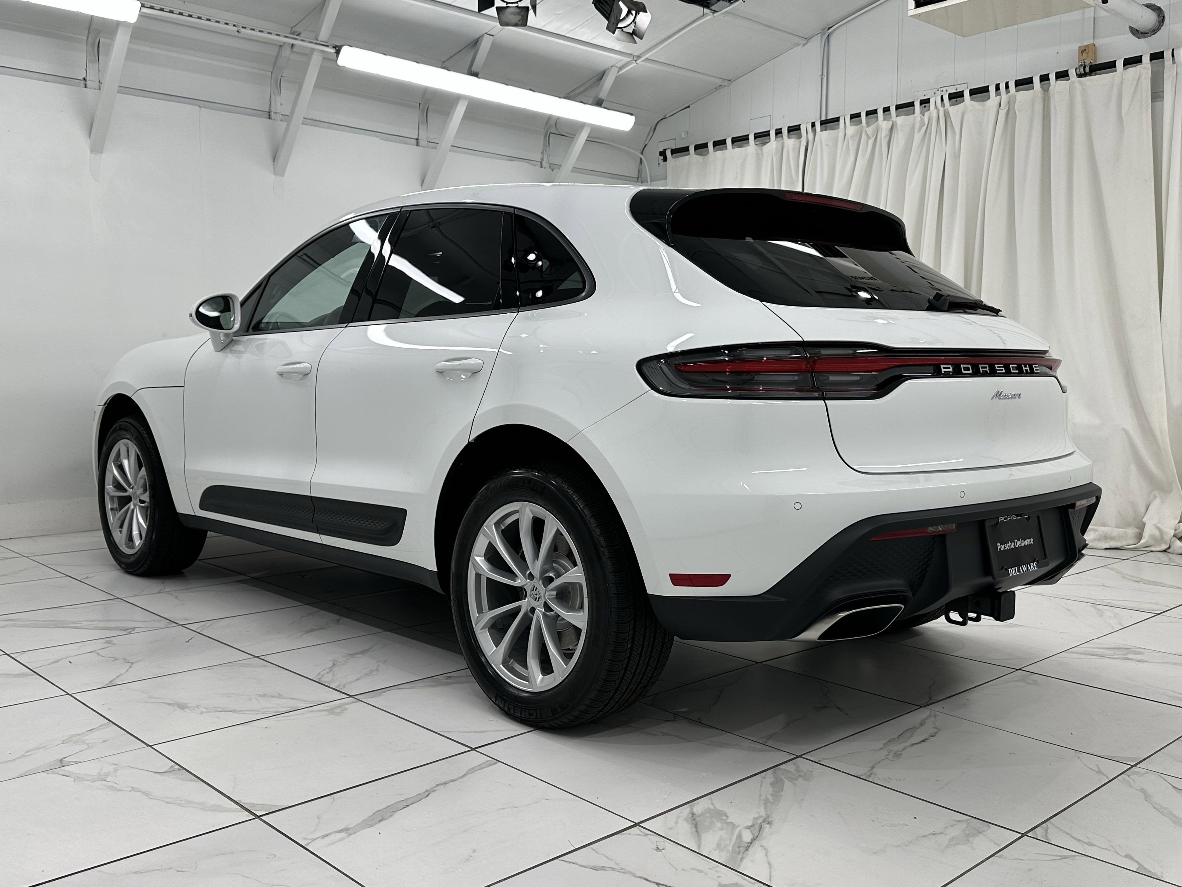 2025 Porsche Macan Base