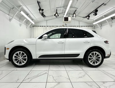 2025 Porsche Macan Base