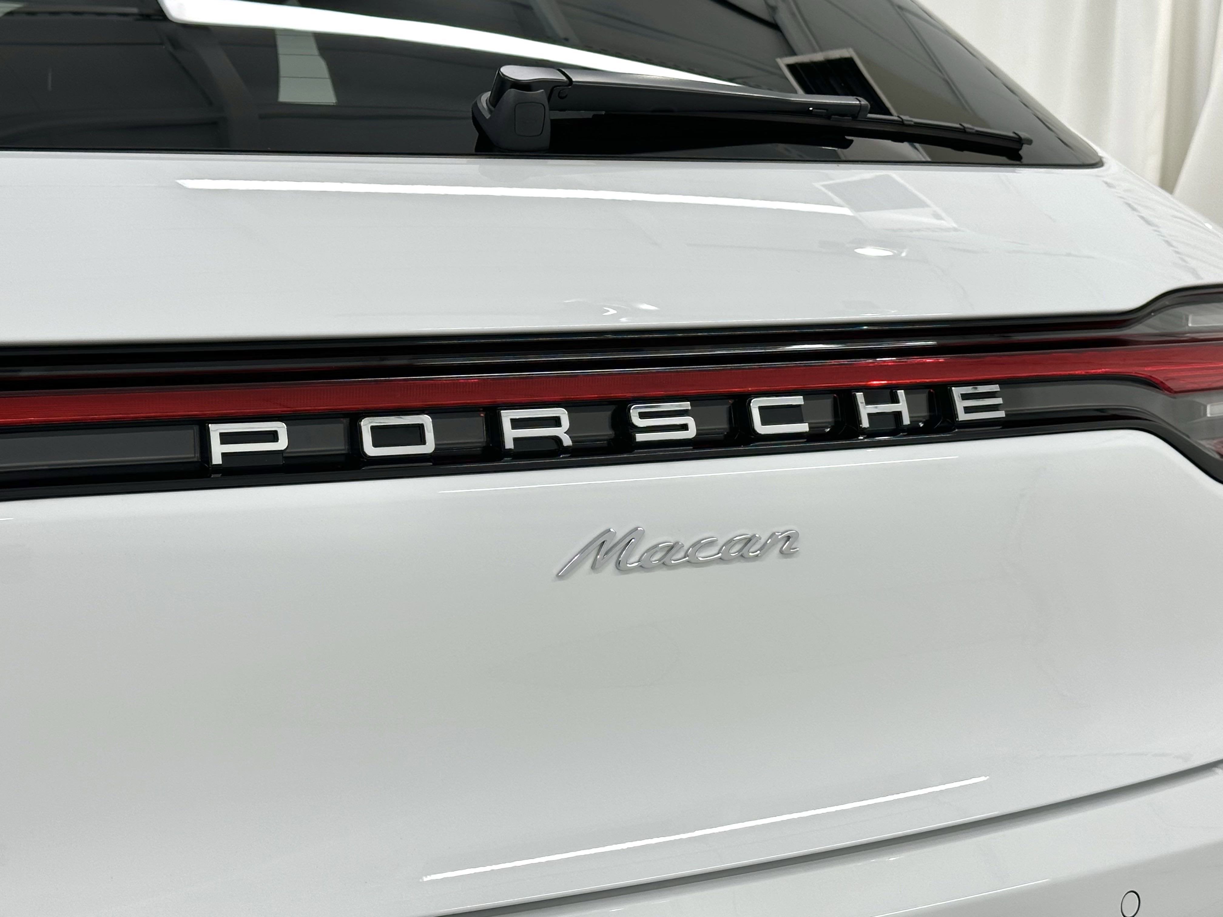 2025 Porsche Macan Base