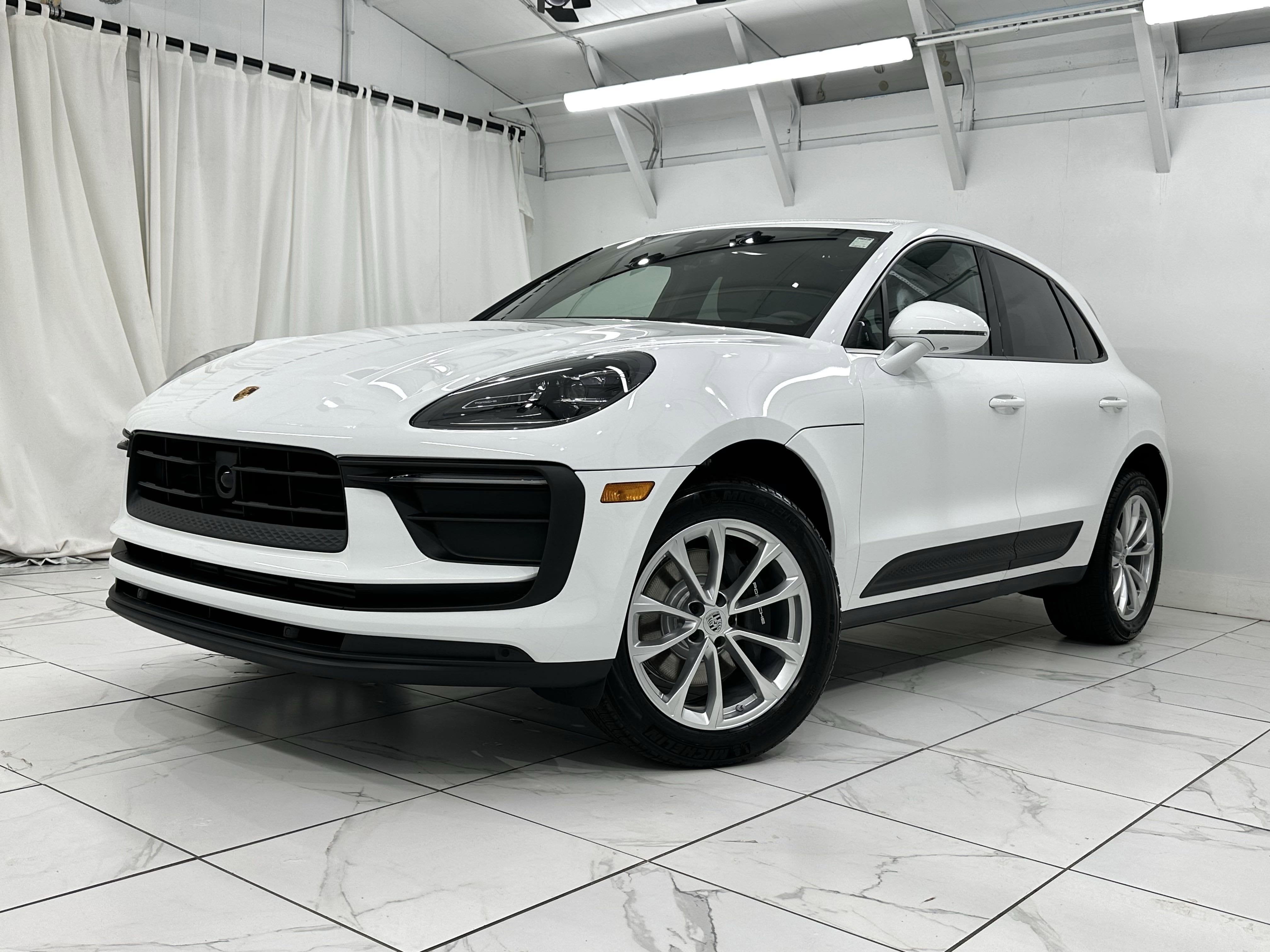 2025 Porsche Macan Base