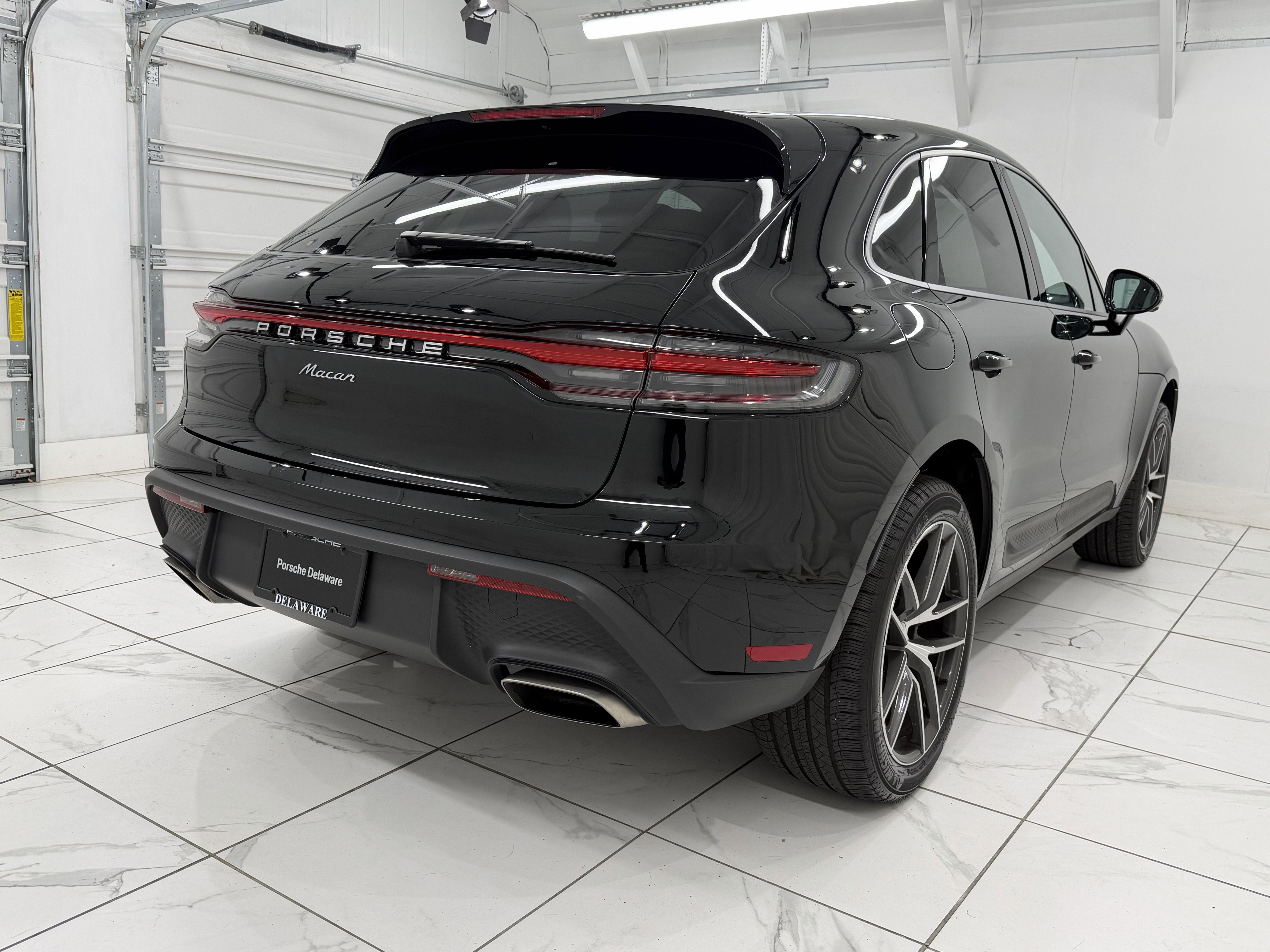 2025 Porsche Macan Base