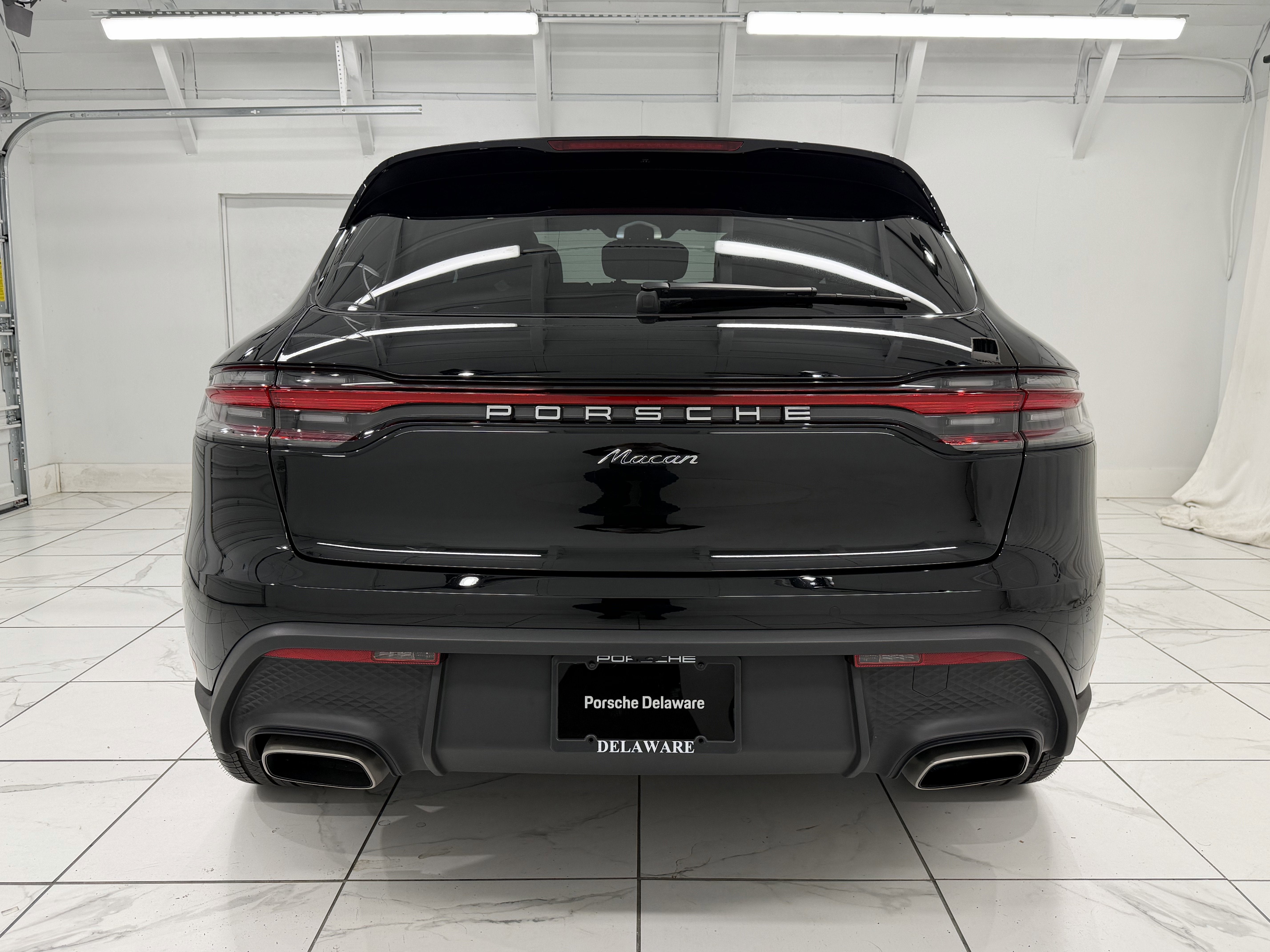 2025 Porsche Macan Base