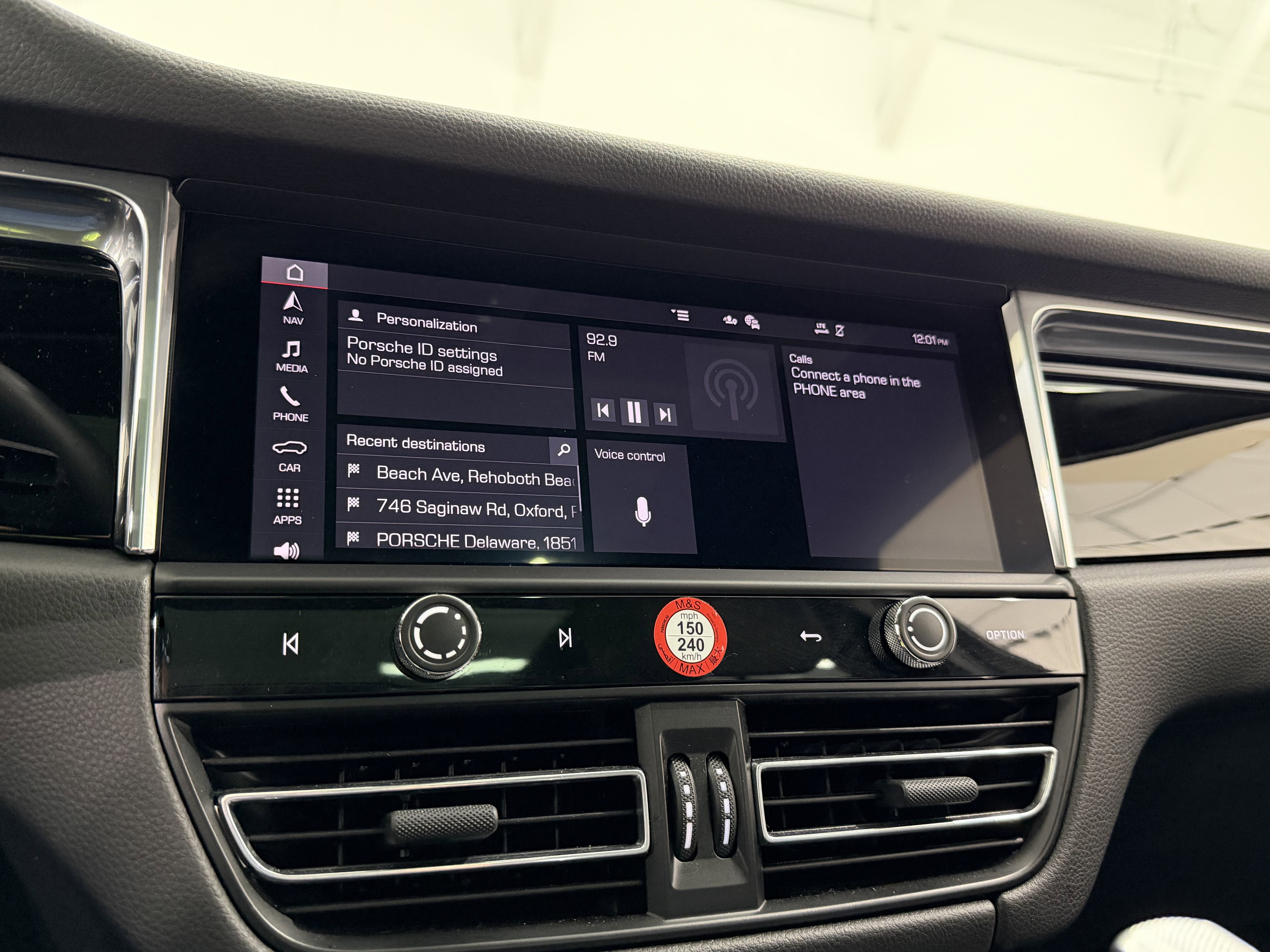 2025 Porsche Macan Base