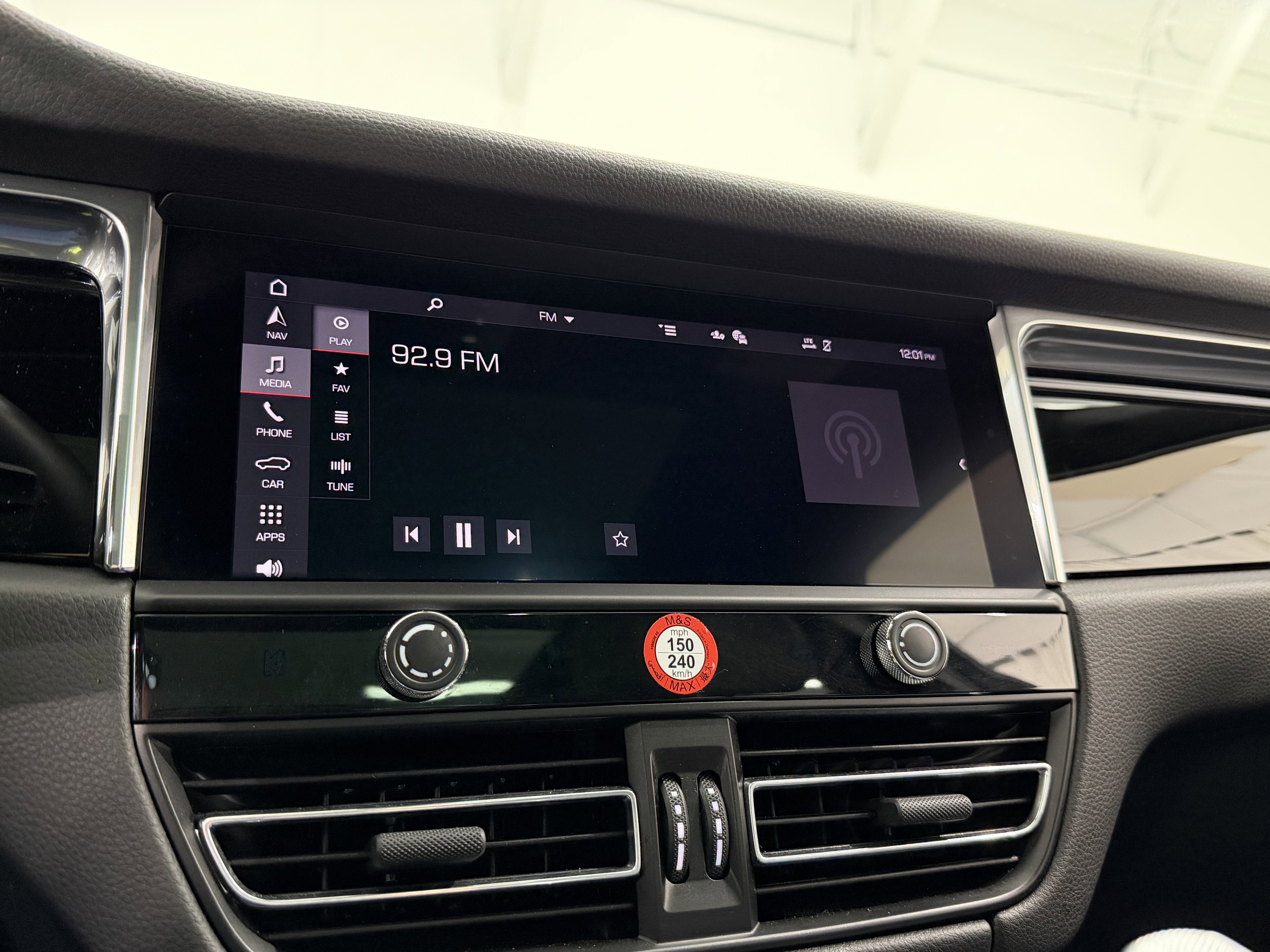 2025 Porsche Macan Base