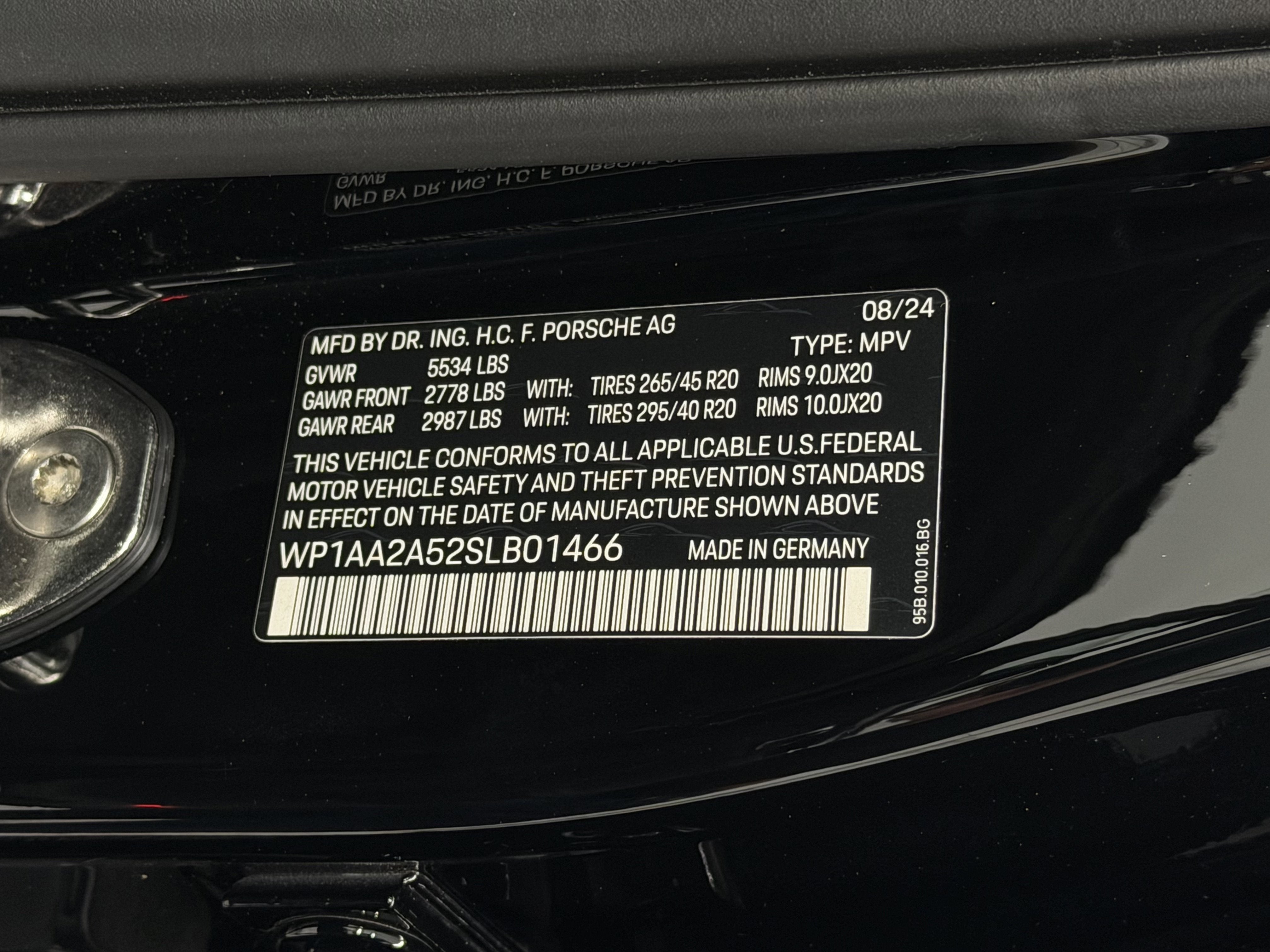 2025 Porsche Macan Base