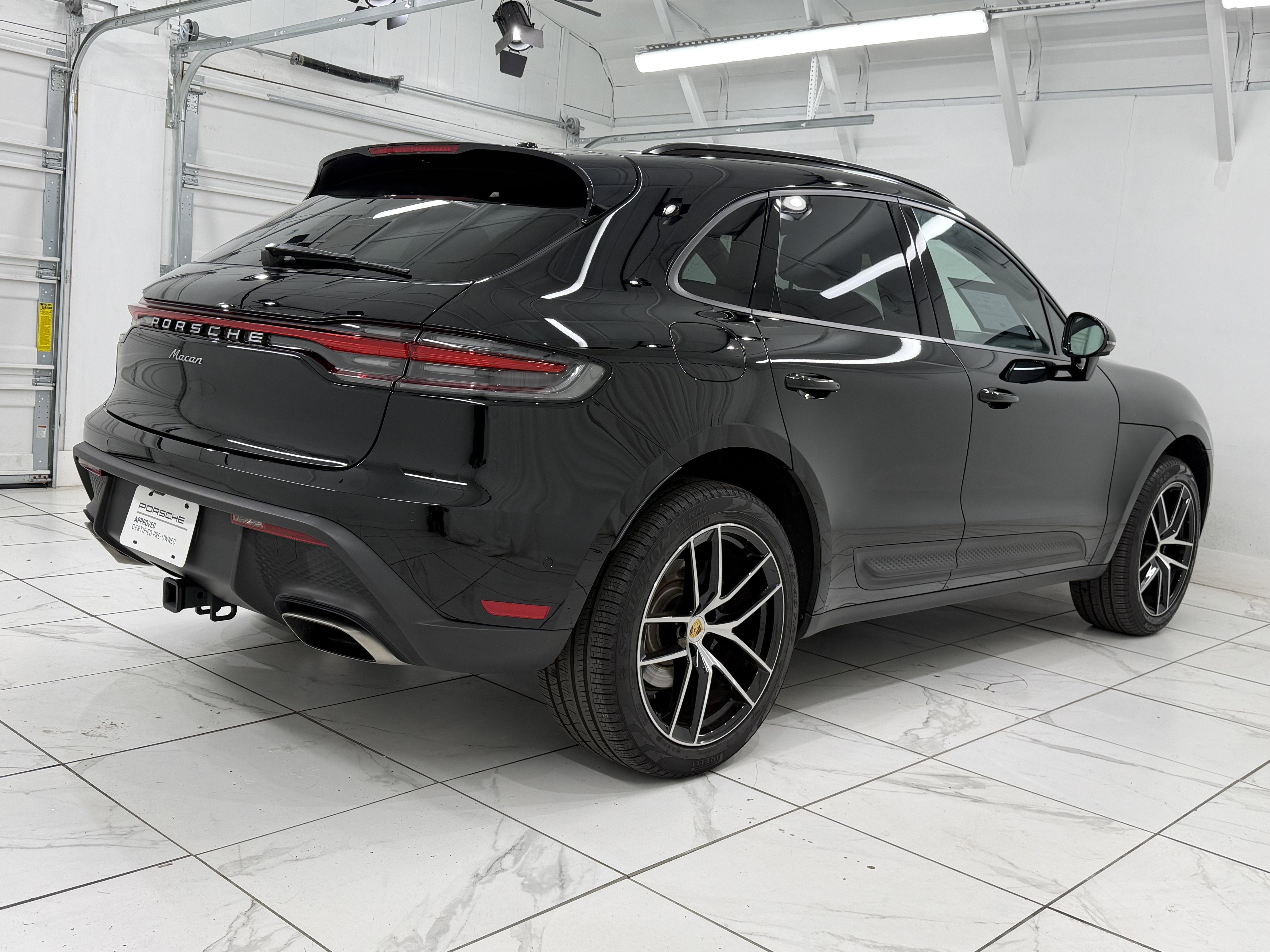 2025 Porsche Macan Base