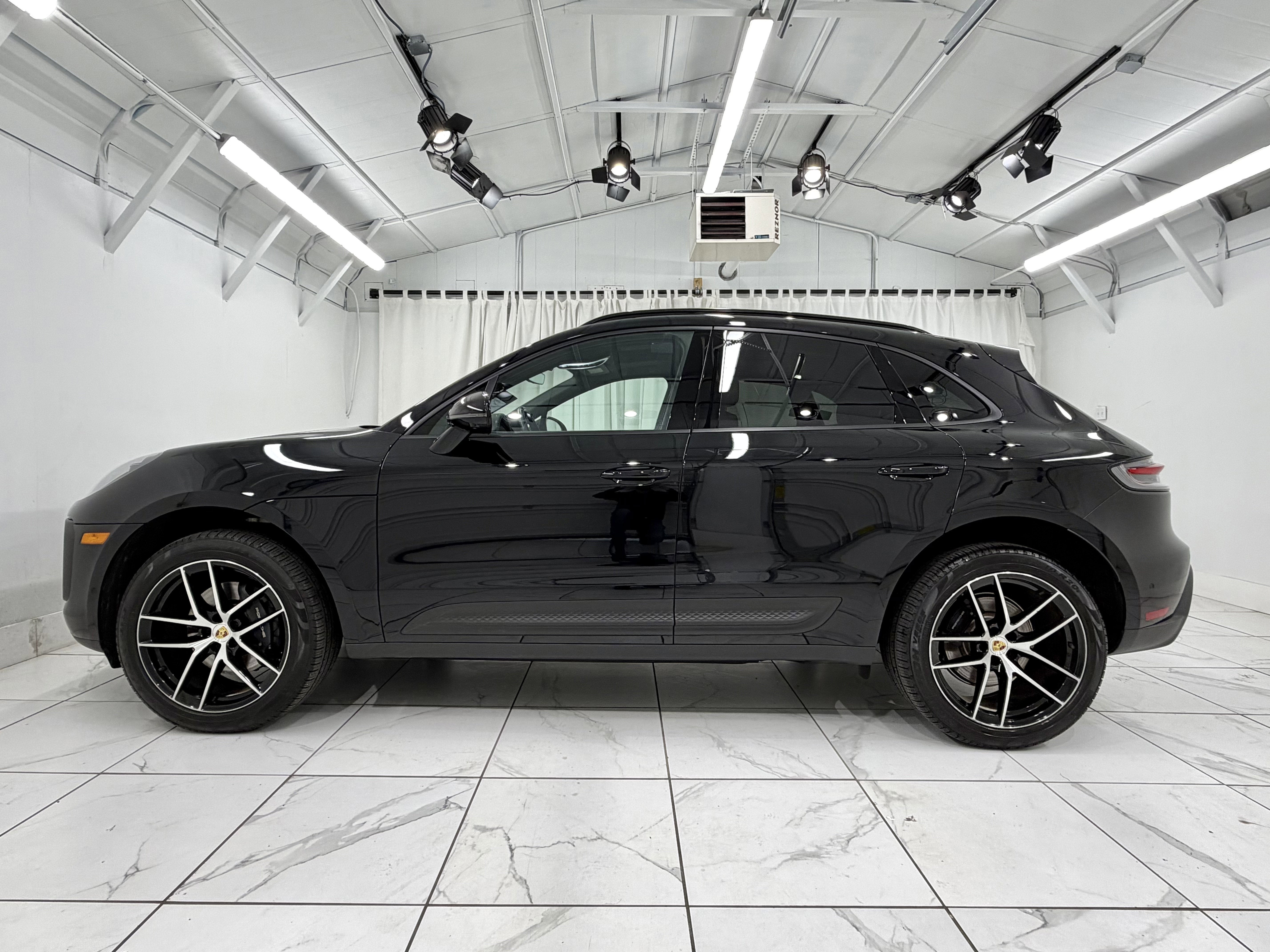 2025 Porsche Macan Base