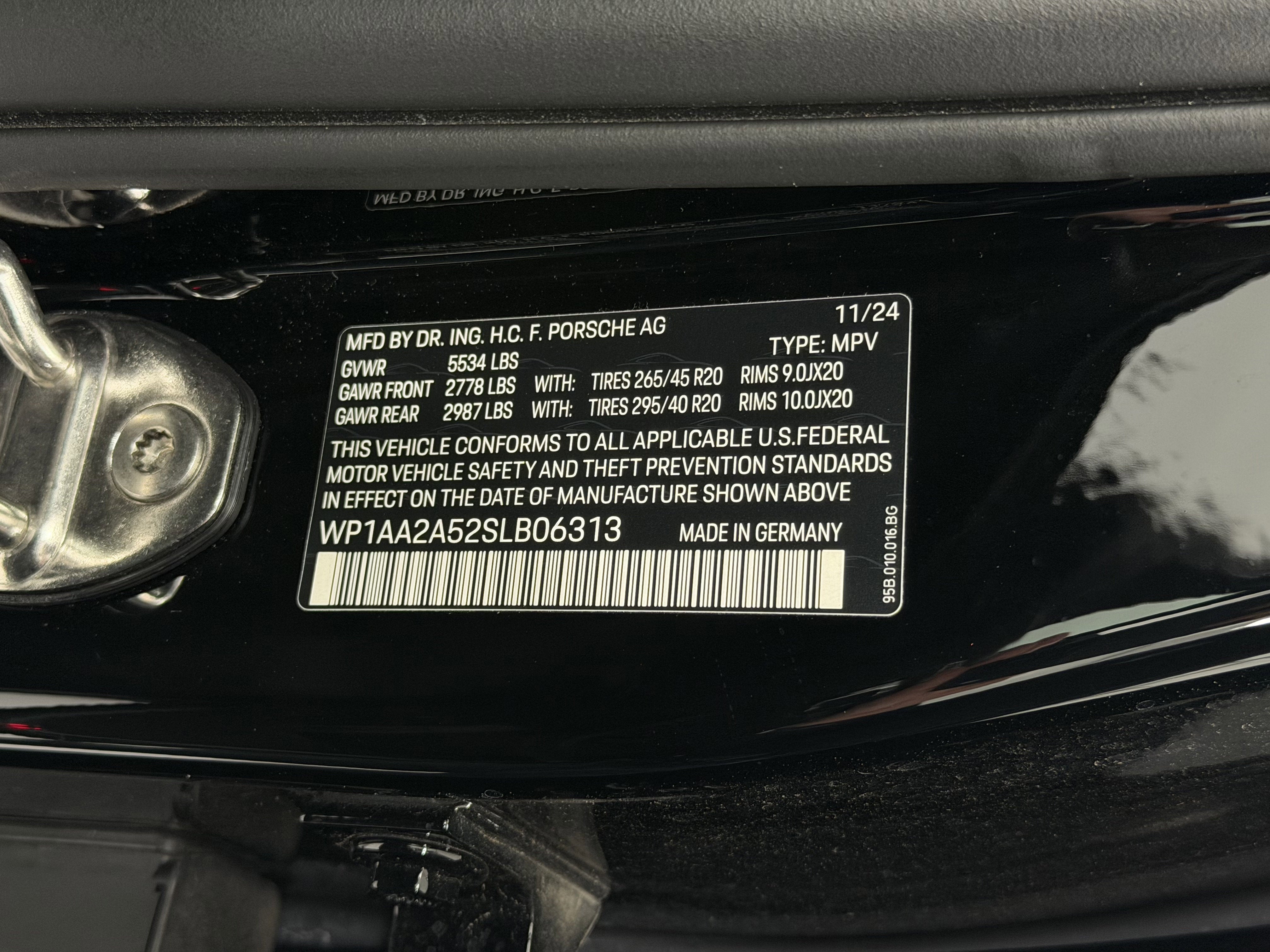 2025 Porsche Macan Base