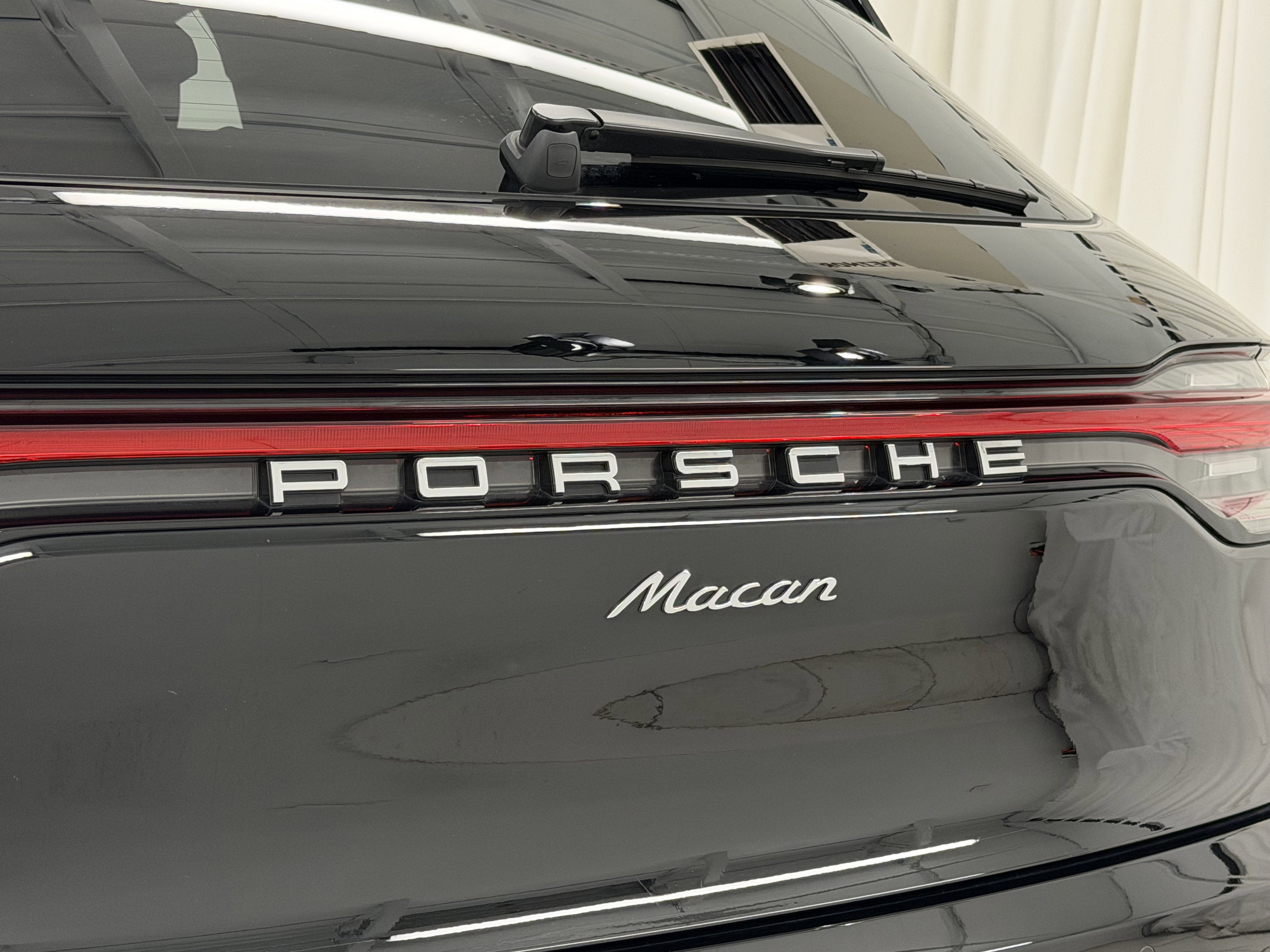 2025 Porsche Macan Base