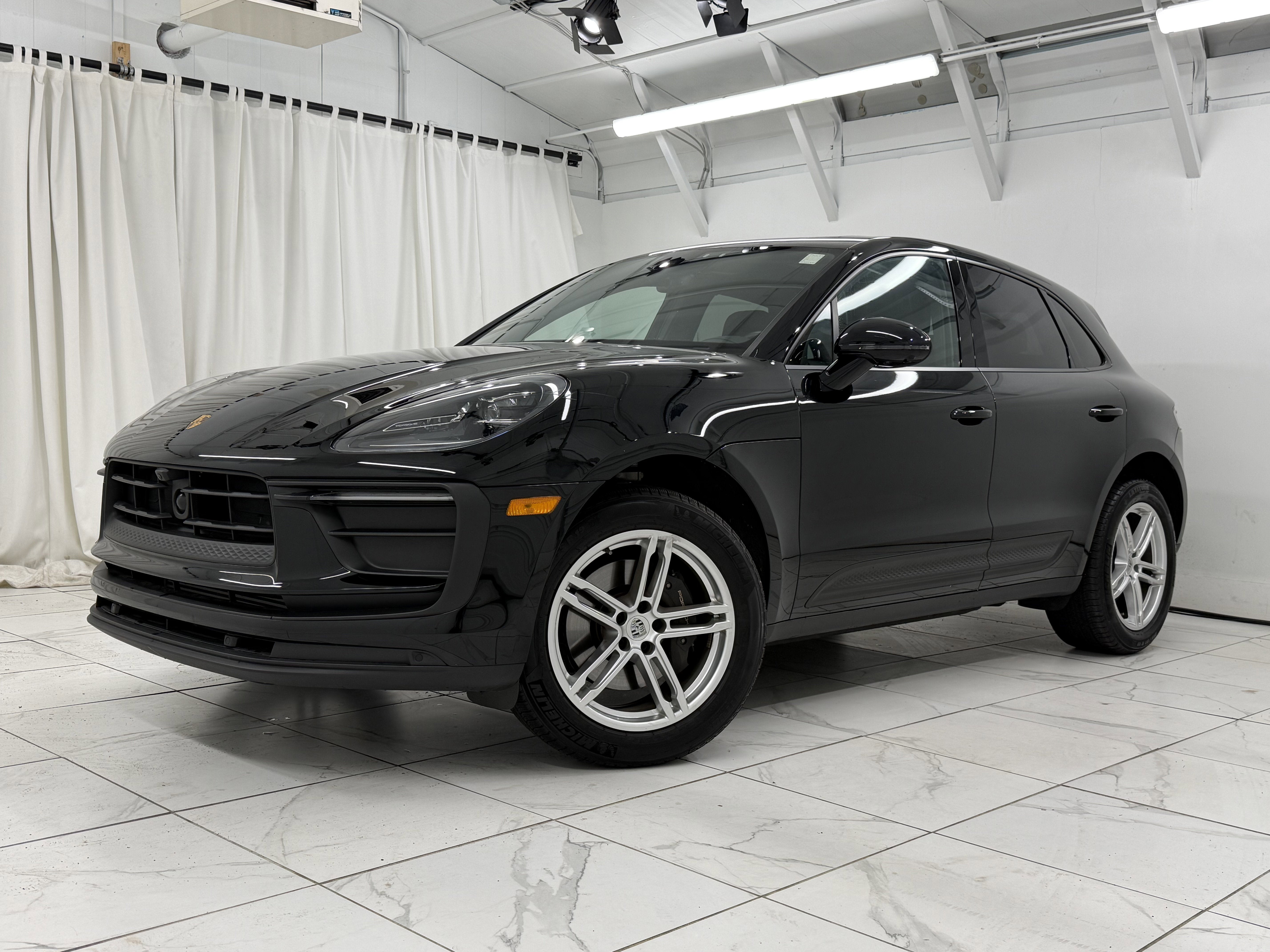 2025 Porsche Macan Base