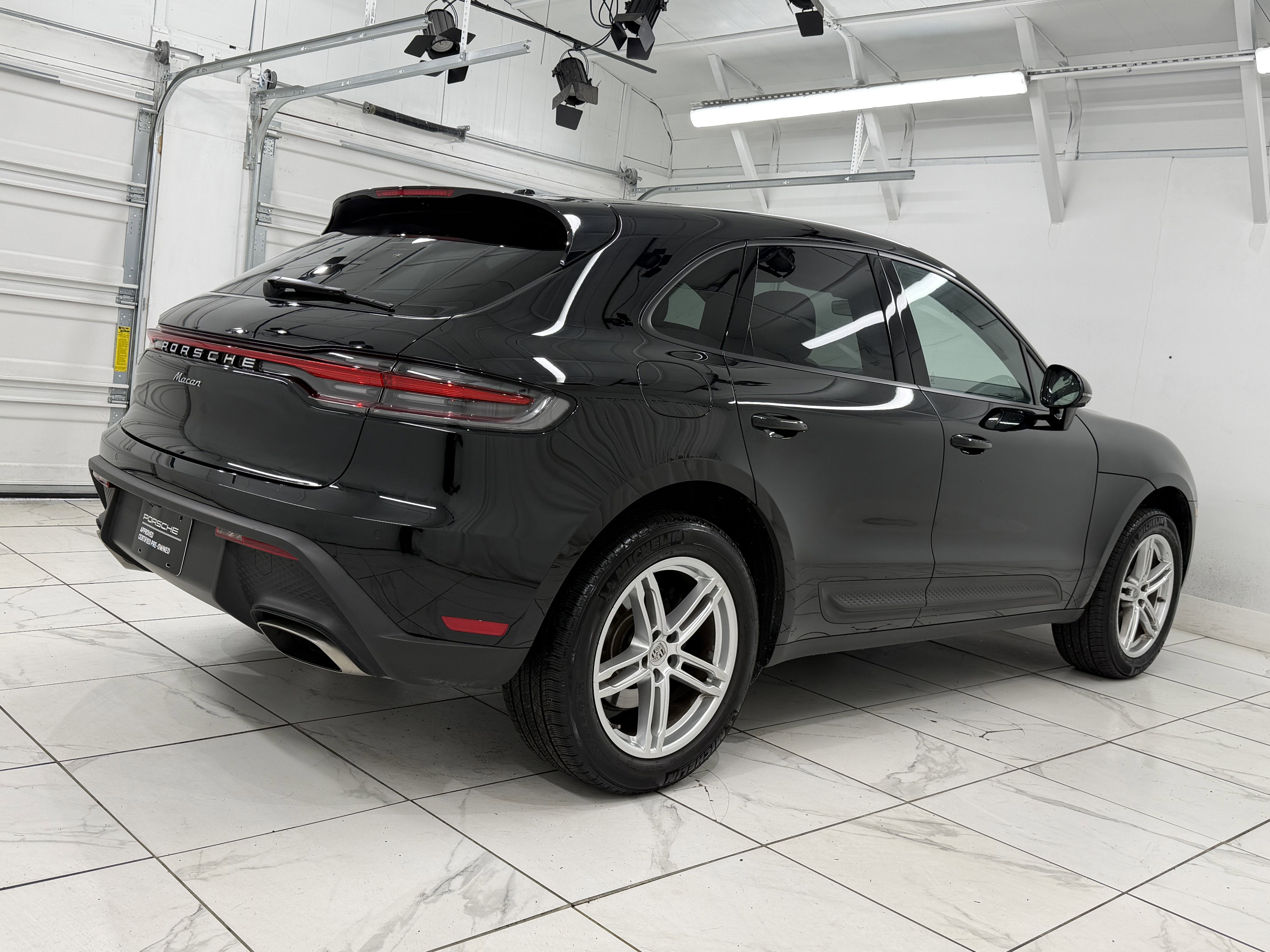 2025 Porsche Macan Base