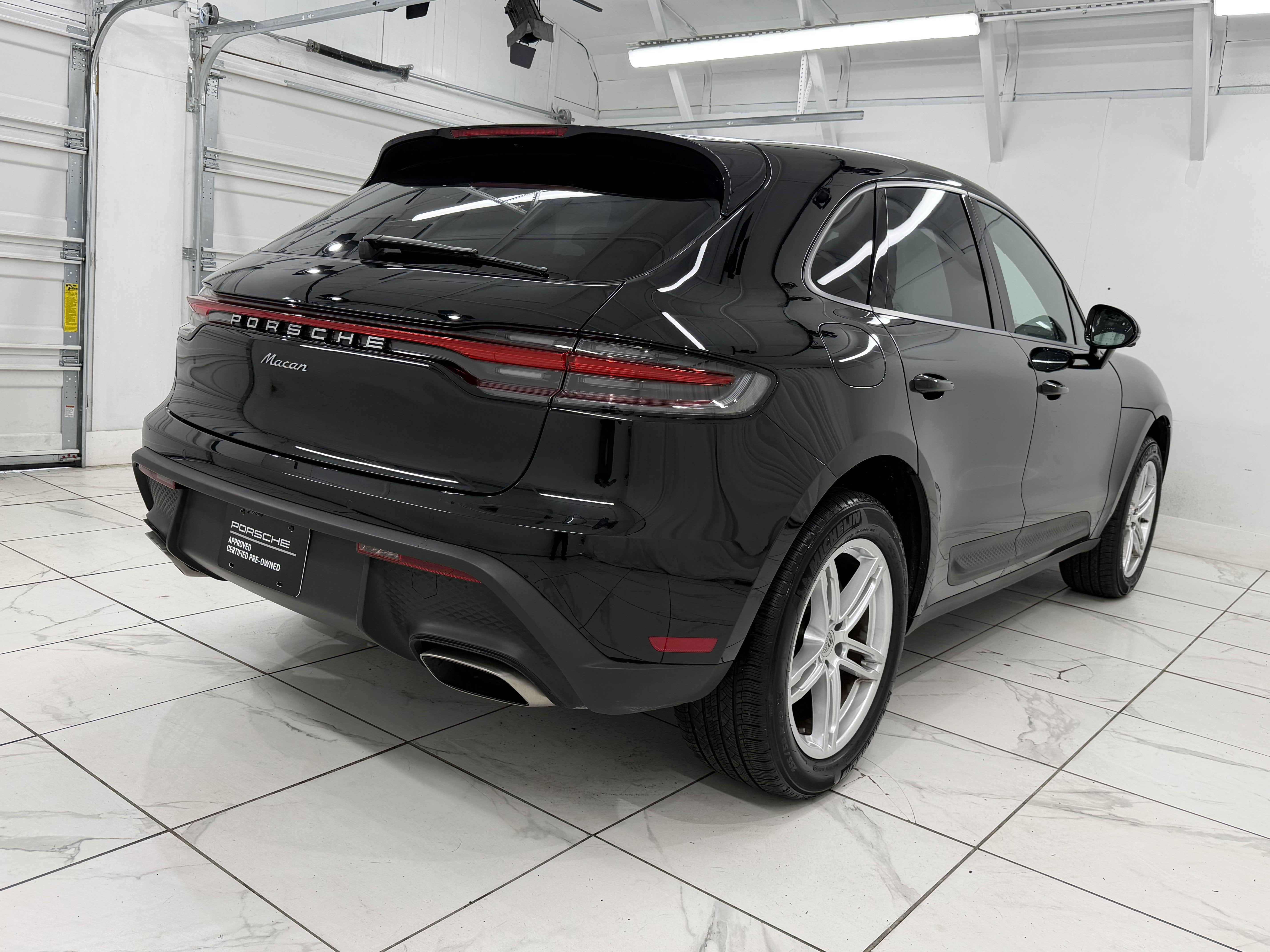 2025 Porsche Macan Base