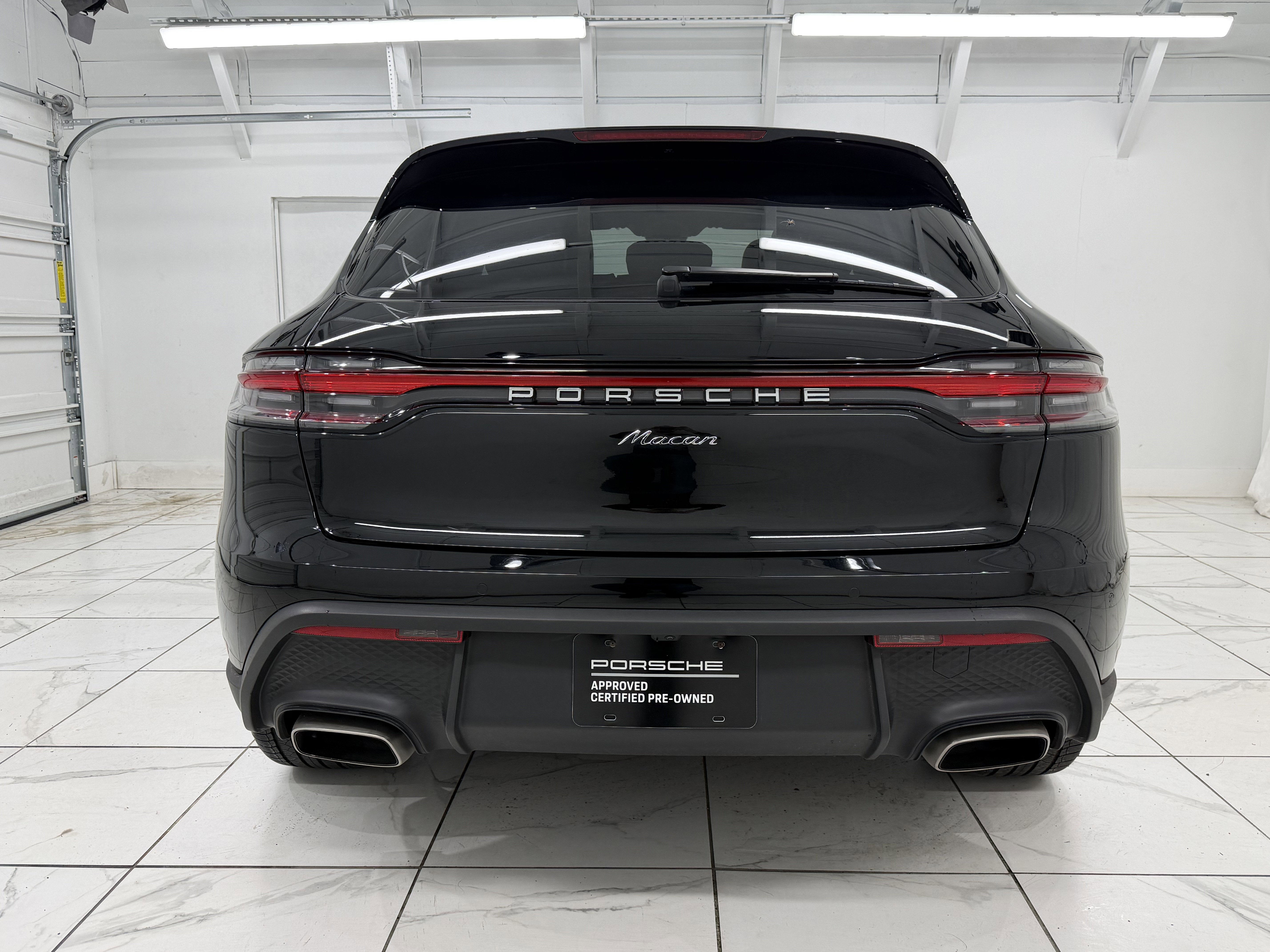 2025 Porsche Macan Base
