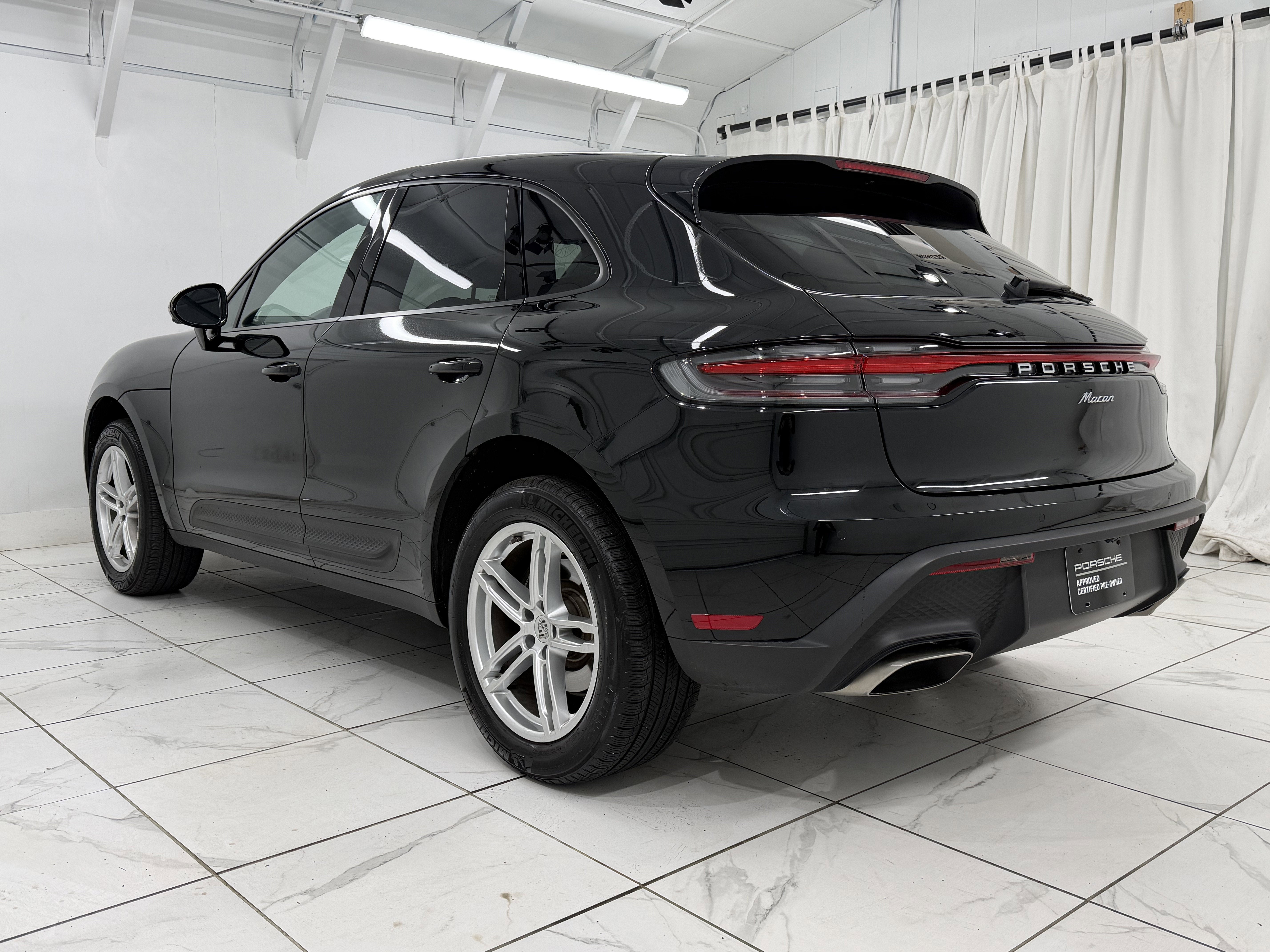 2025 Porsche Macan Base