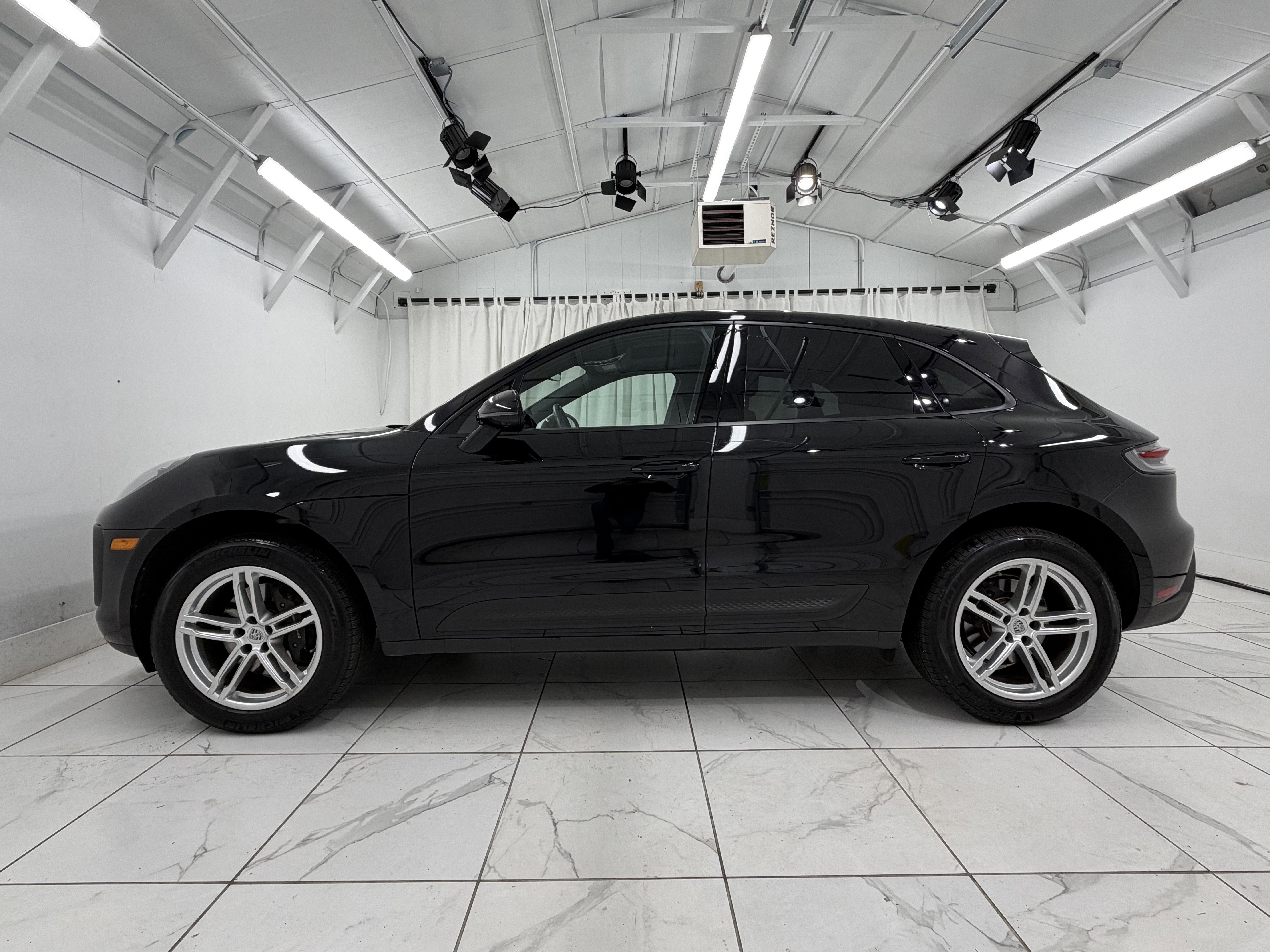2025 Porsche Macan Base