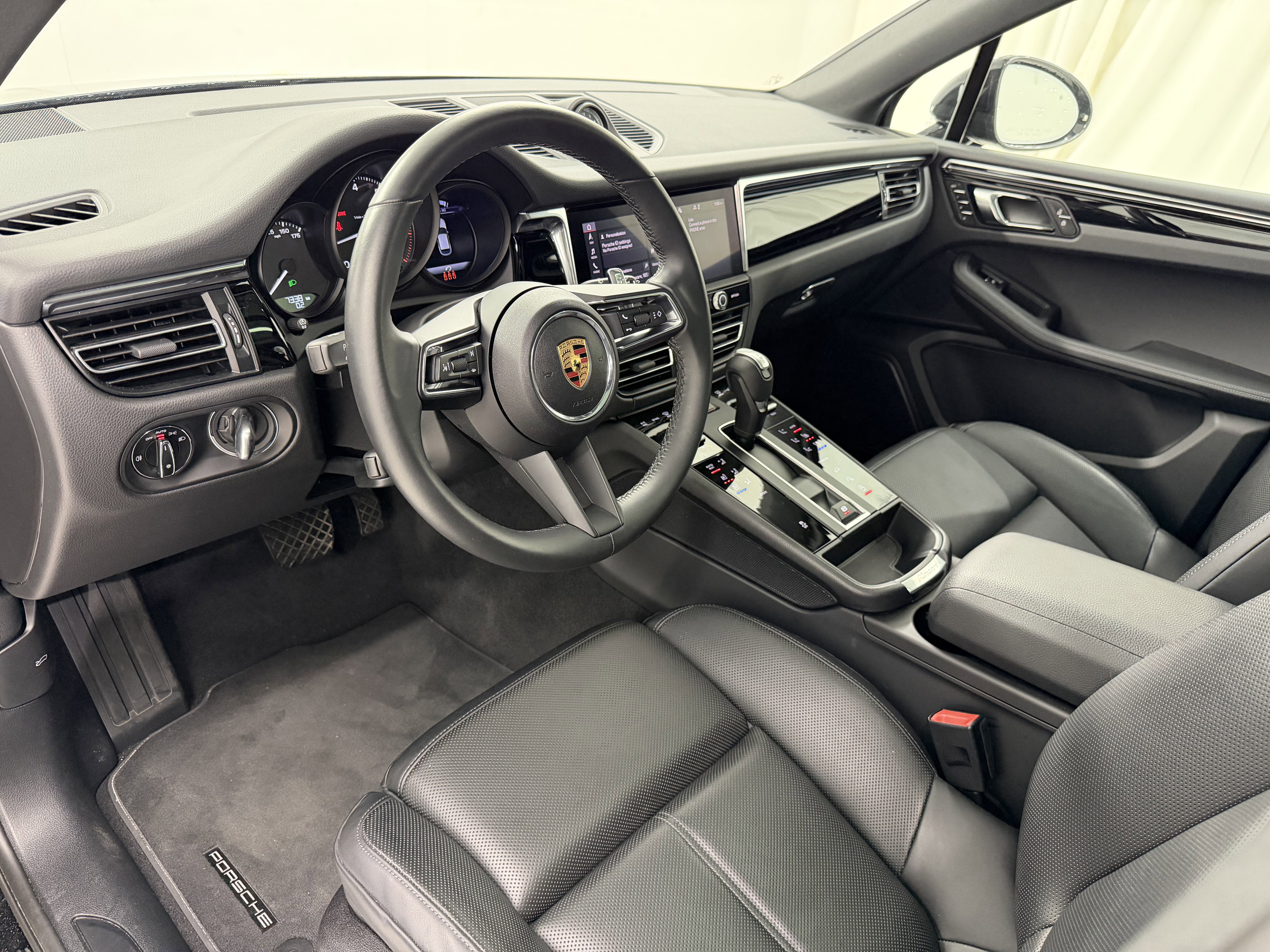 2025 Porsche Macan Base
