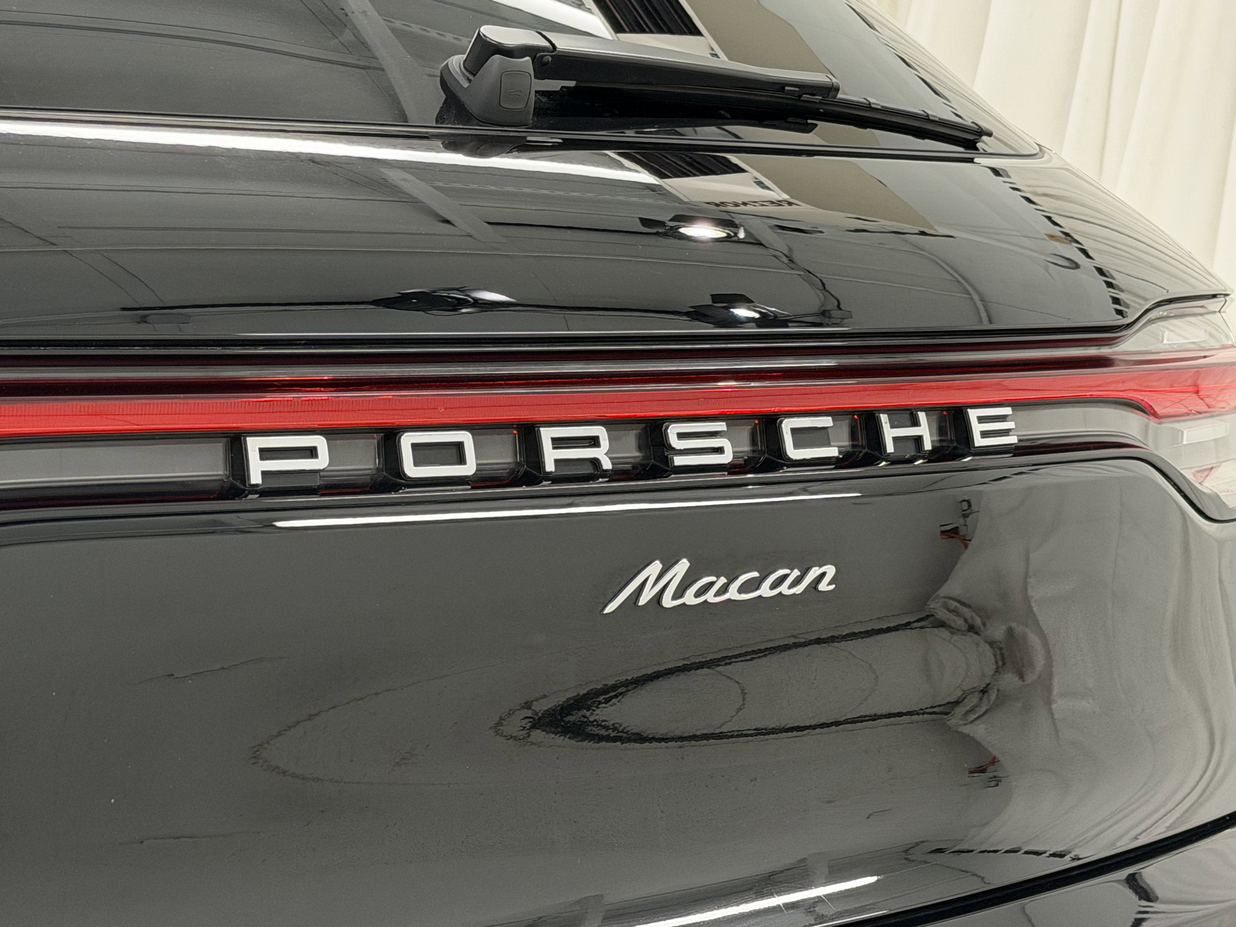 2025 Porsche Macan Base