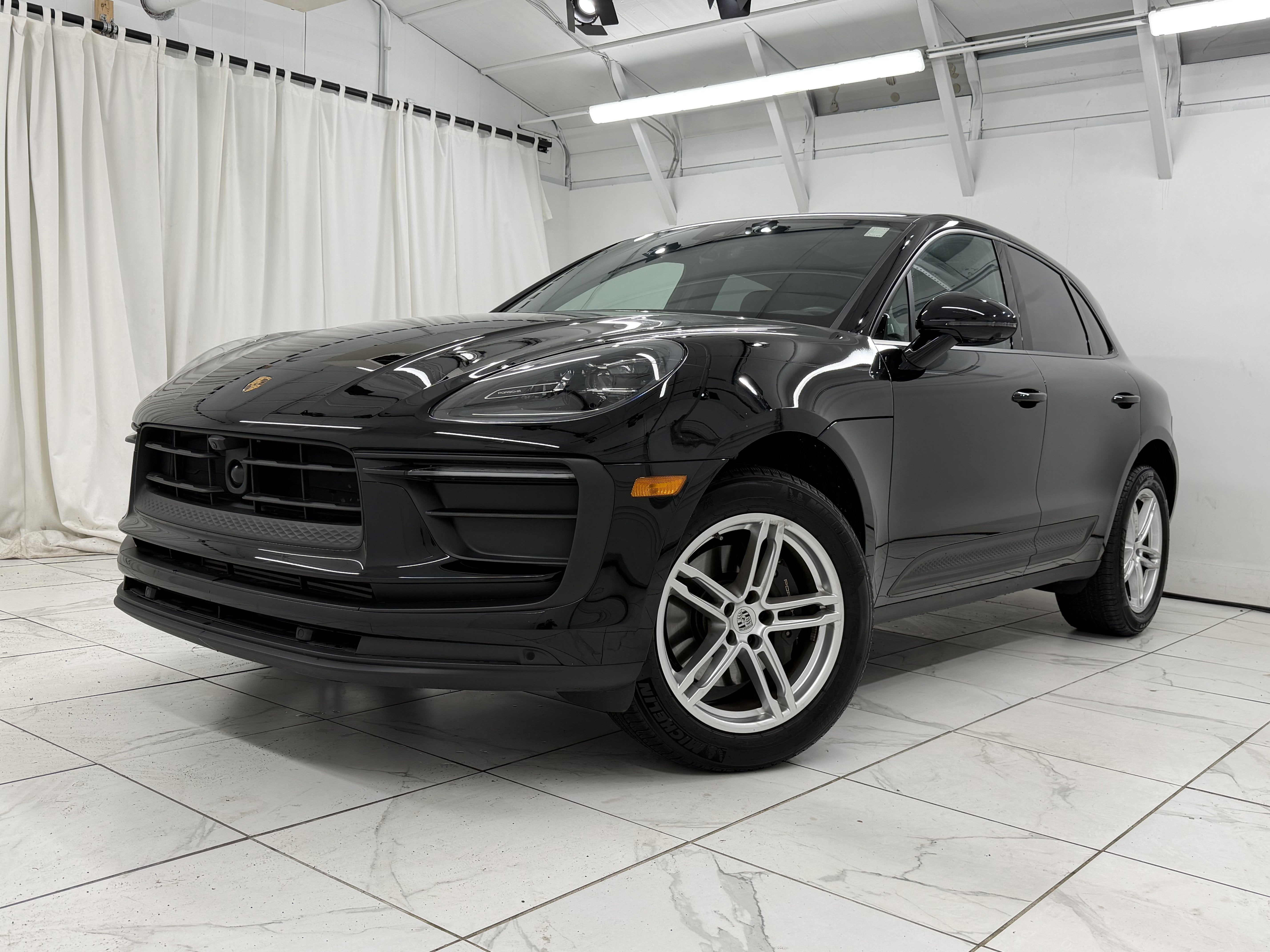 2025 Porsche Macan Base
