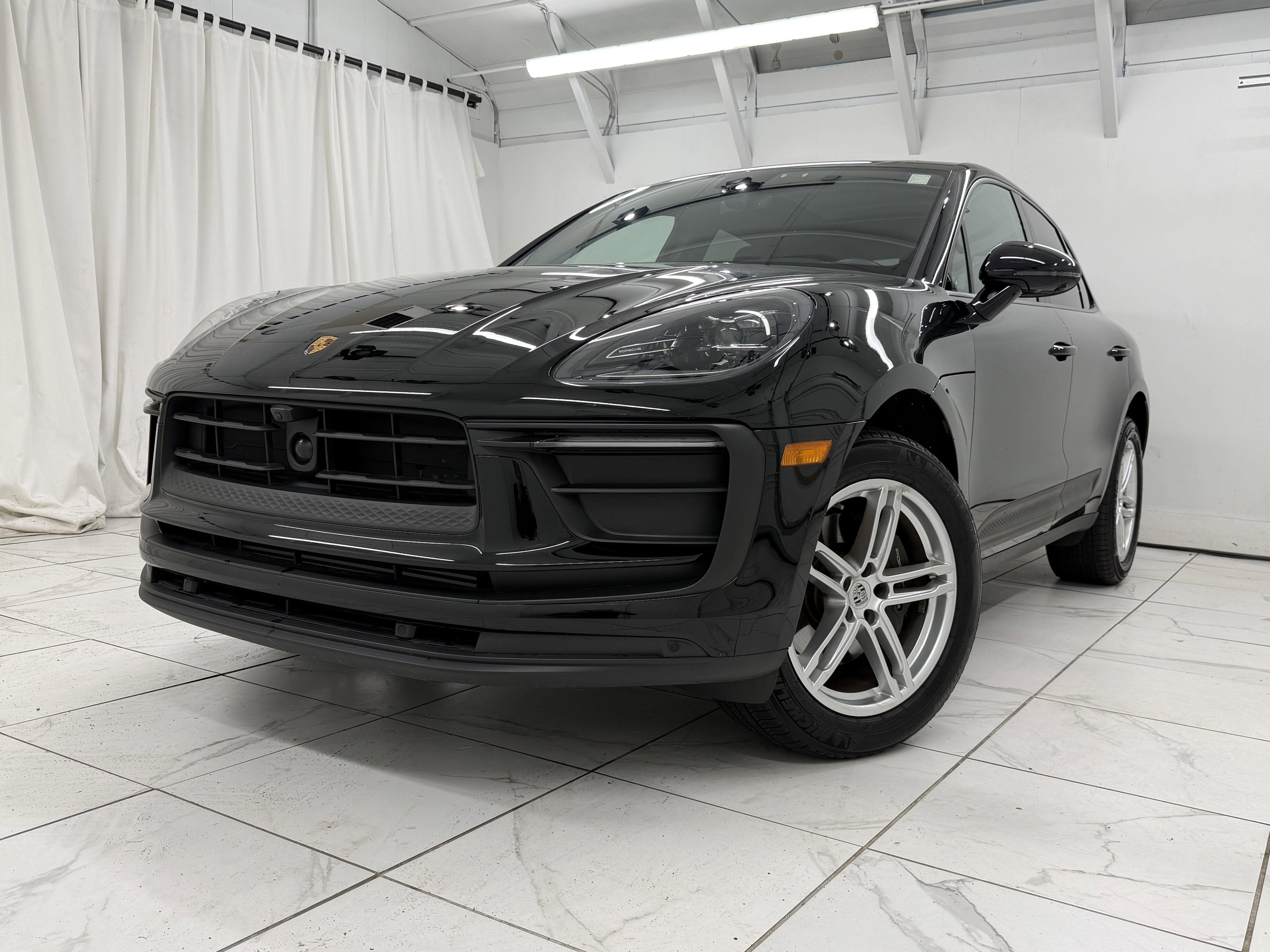 2025 Porsche Macan Base