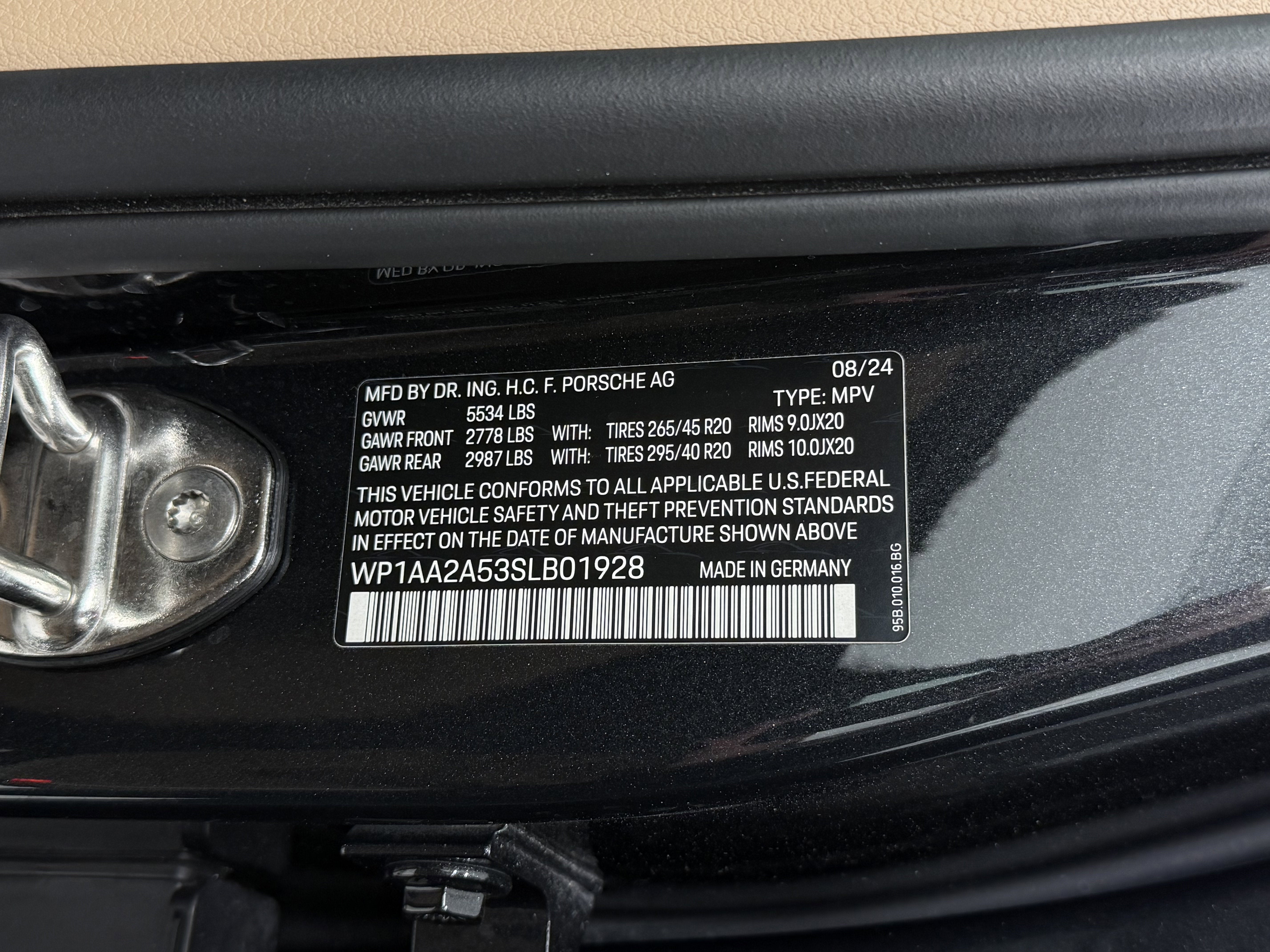 2025 Porsche Macan Base