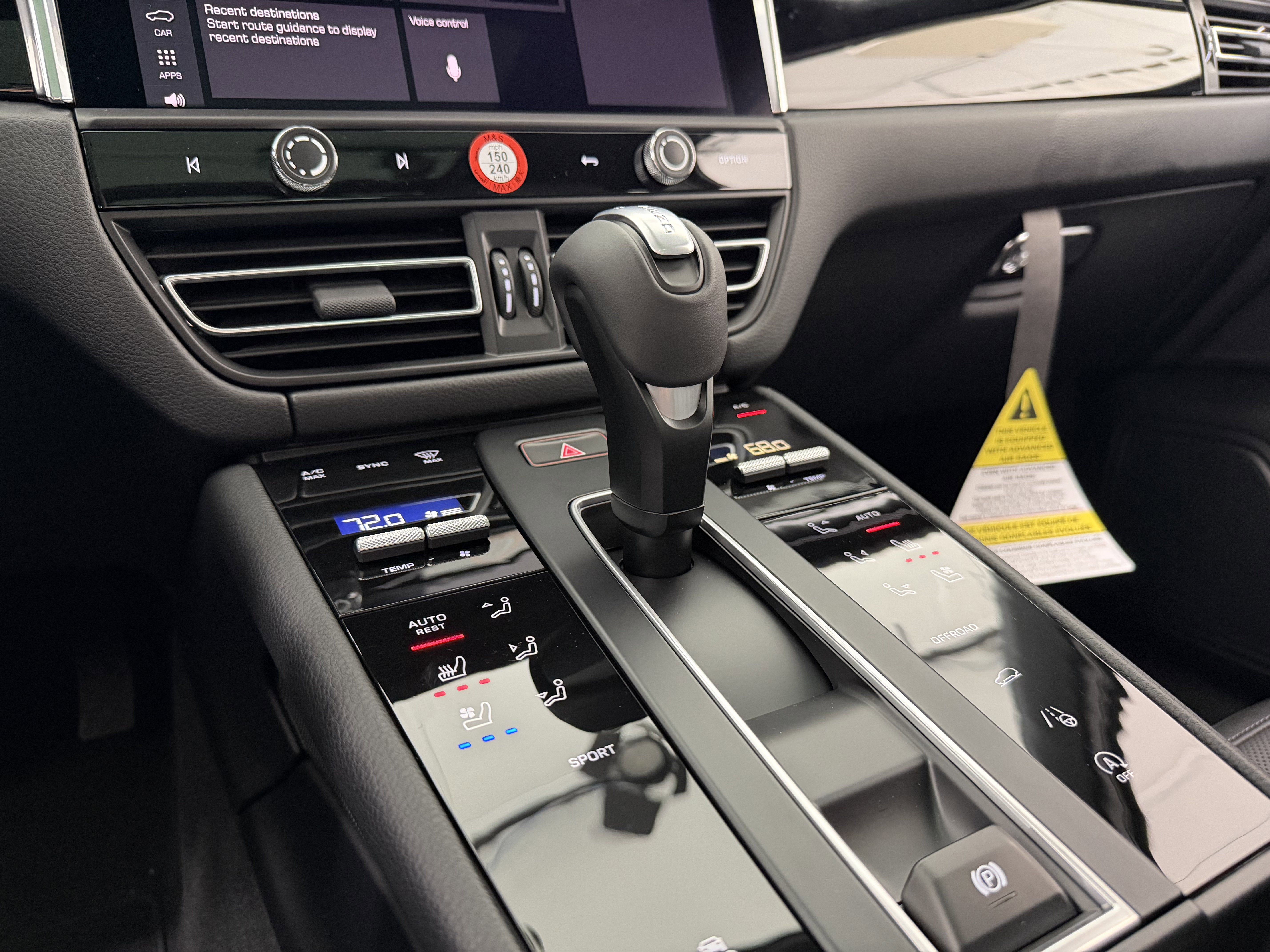 2026 Porsche Macan Base