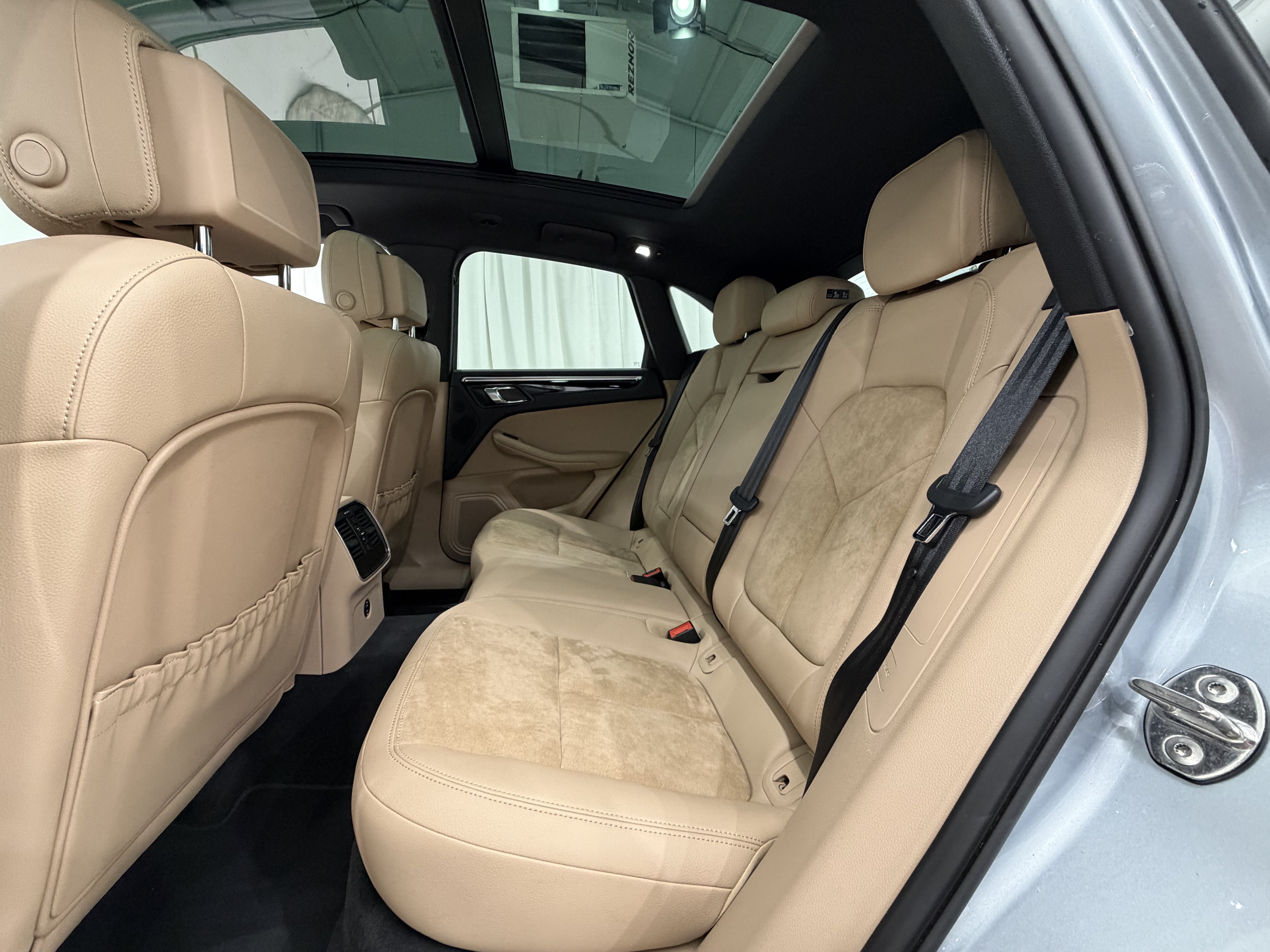 2021 Porsche Macan AWD