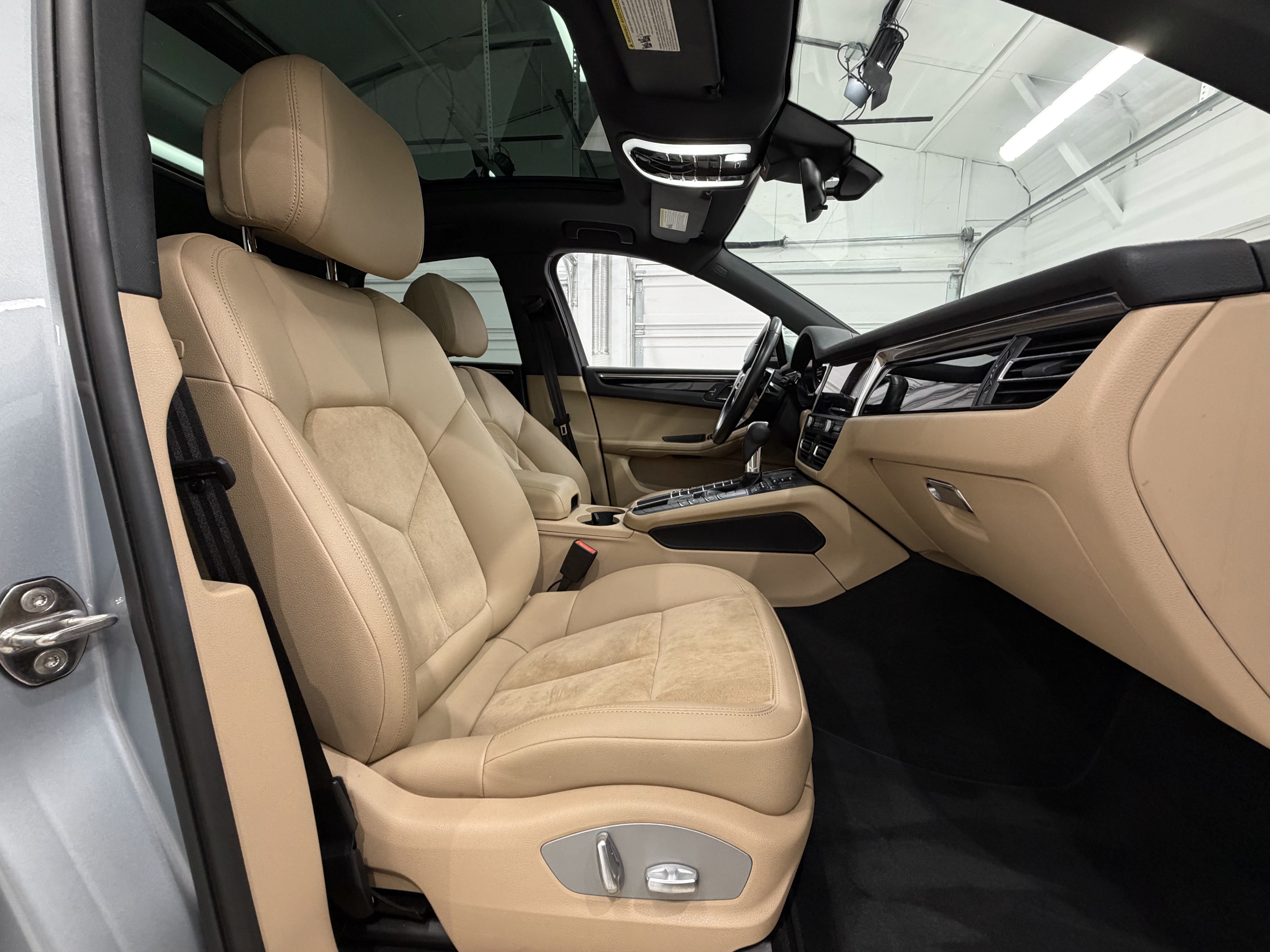 2021 Porsche Macan AWD