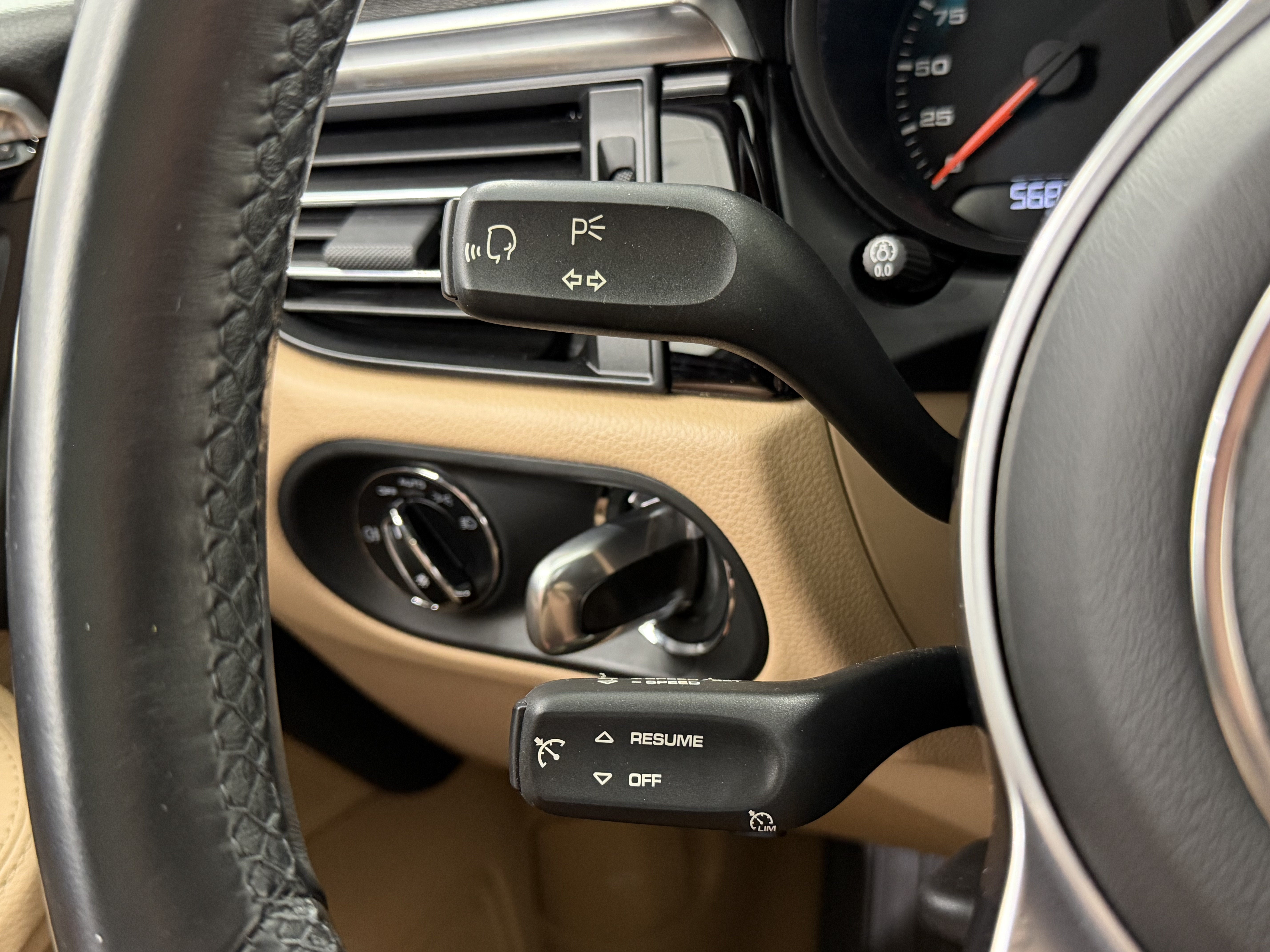 2021 Porsche Macan AWD