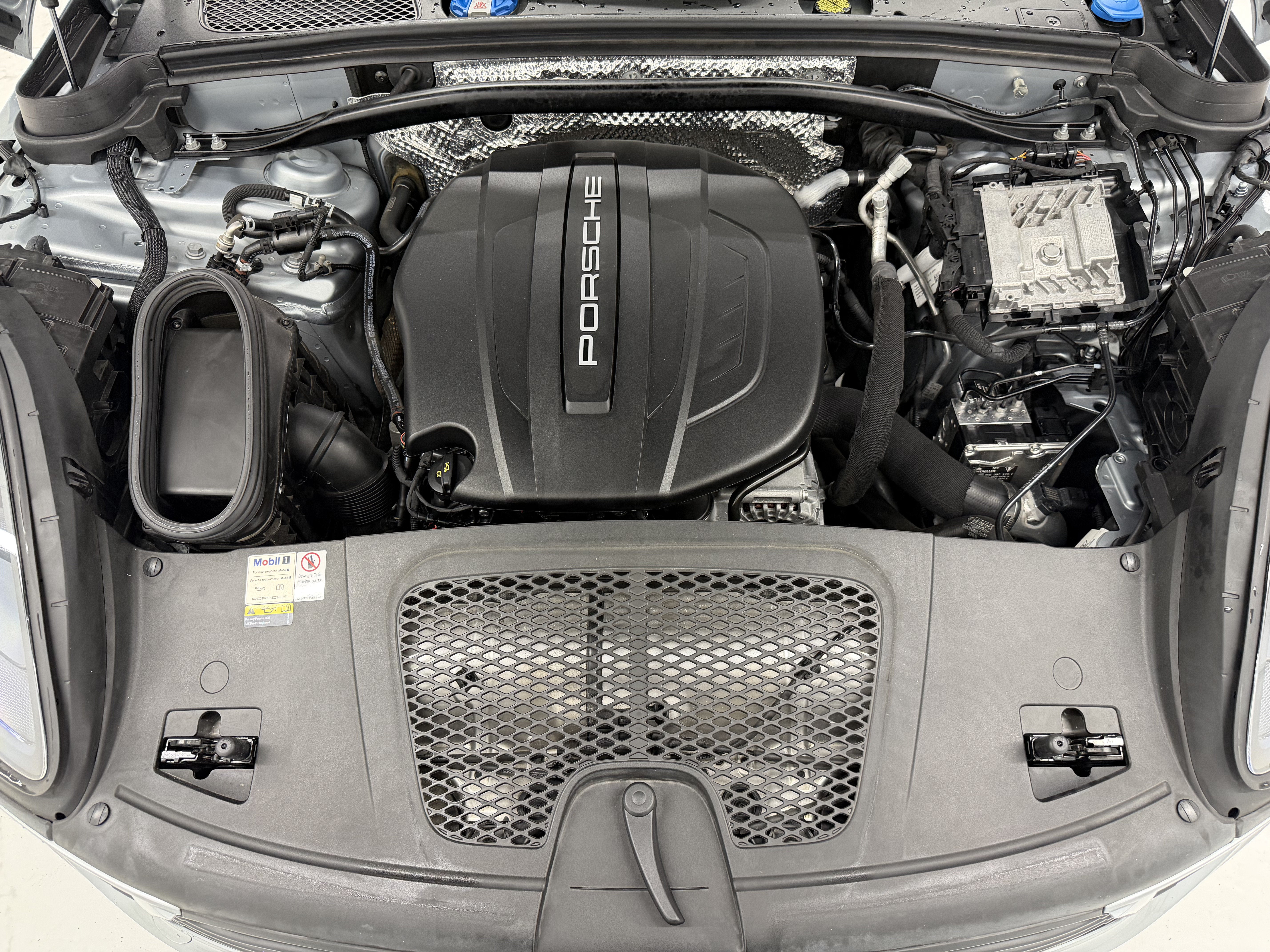 2021 Porsche Macan AWD