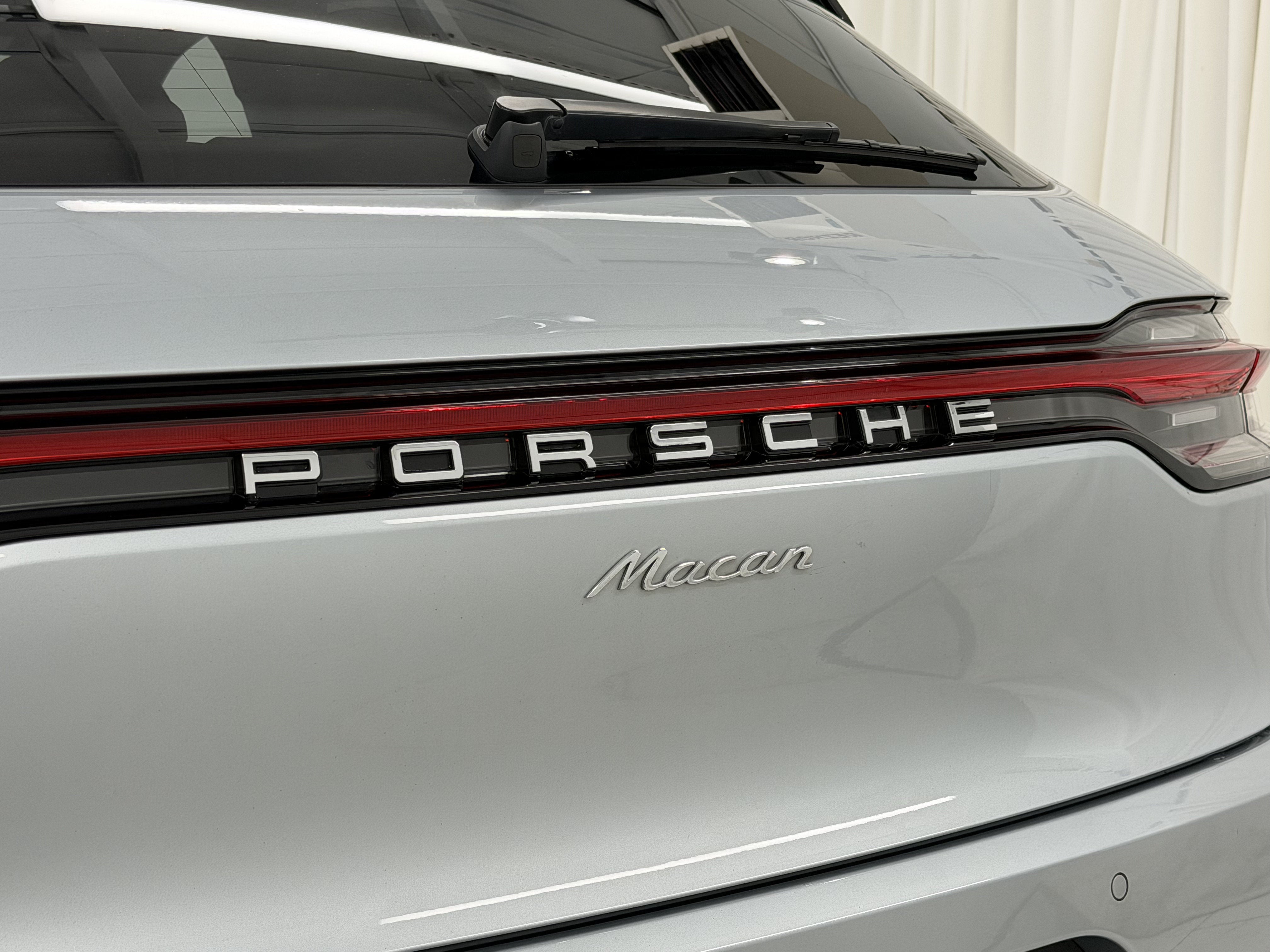 2021 Porsche Macan AWD