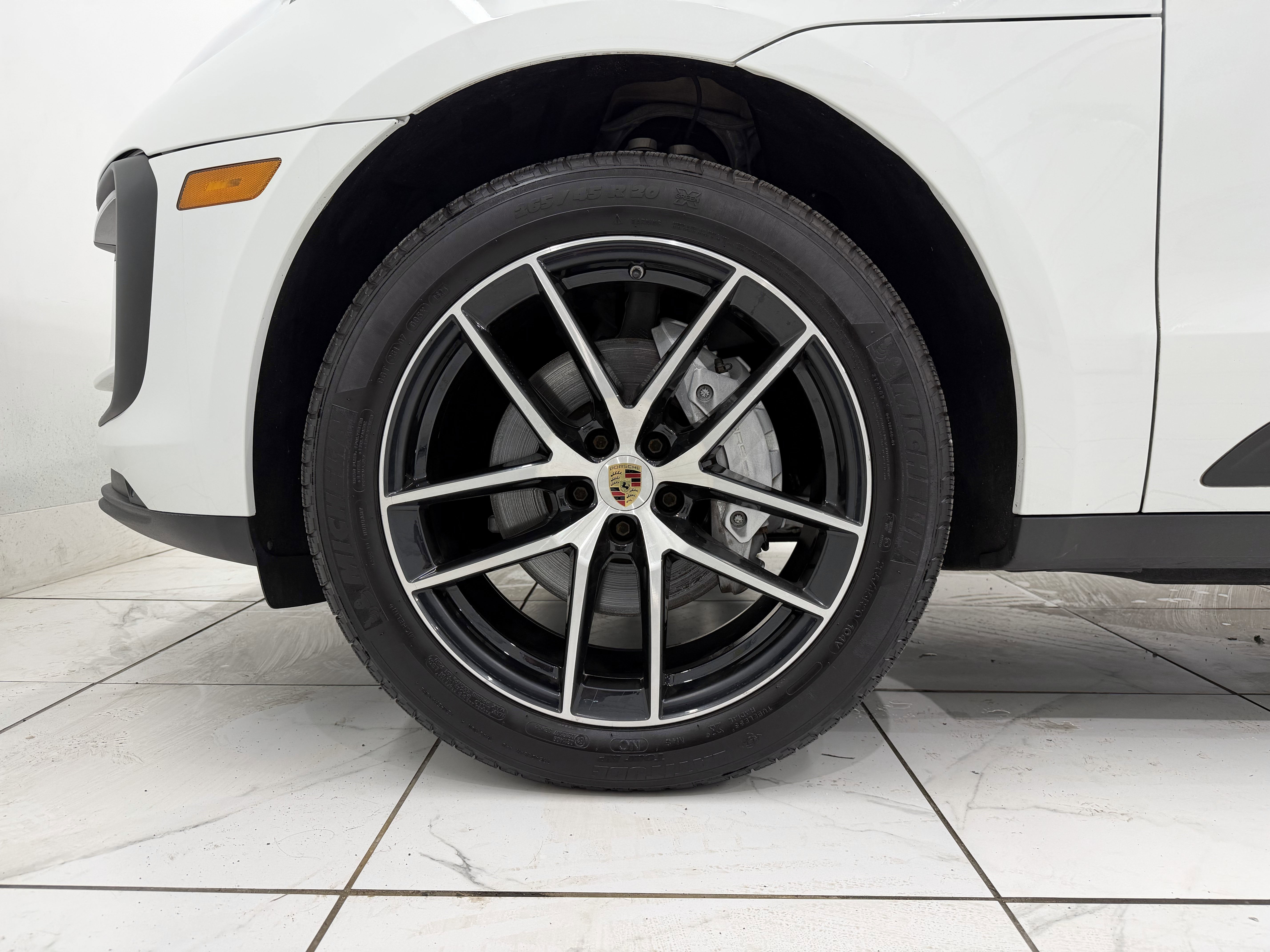 2024 Porsche Macan Base