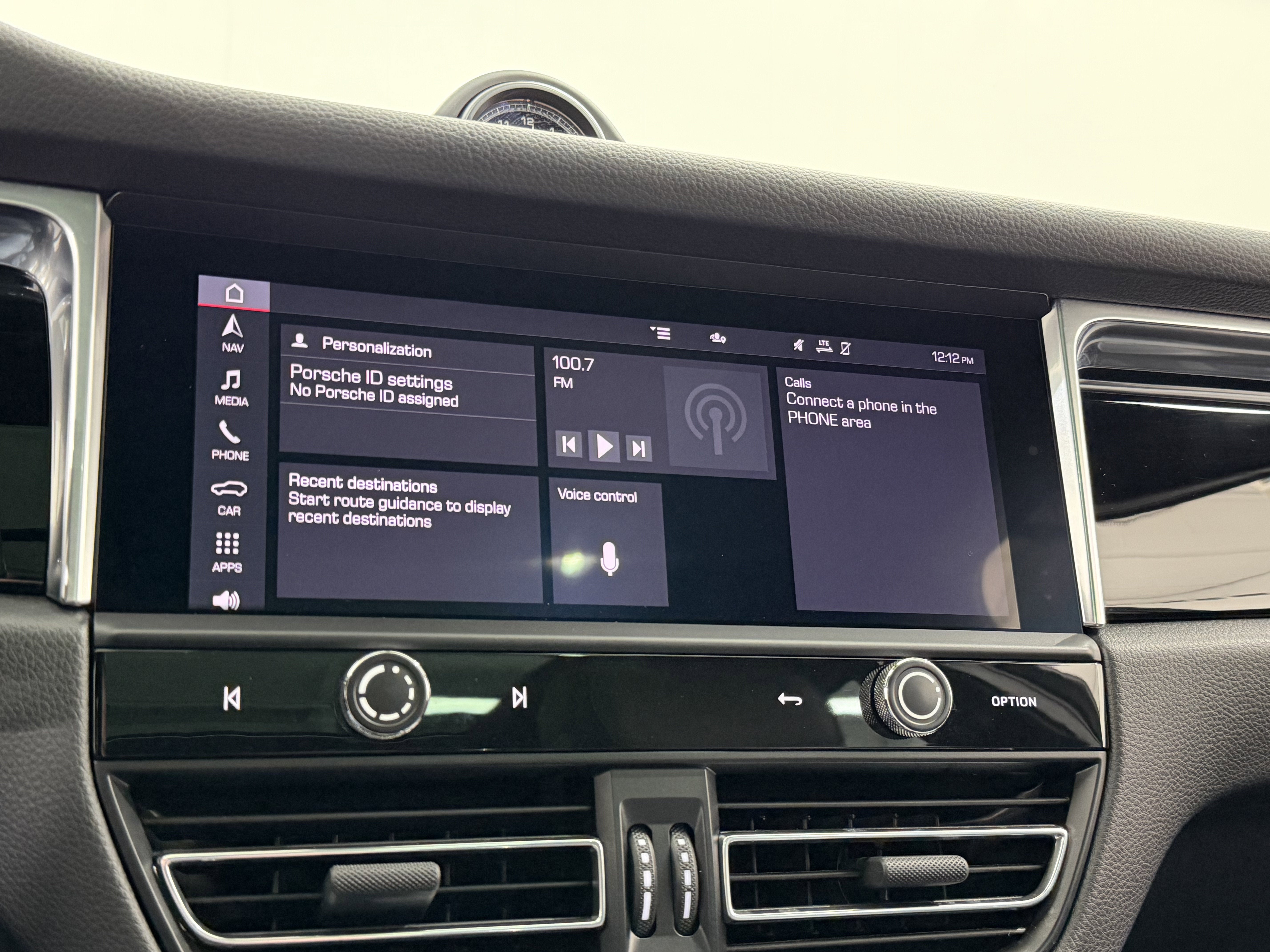 2024 Porsche Macan Base