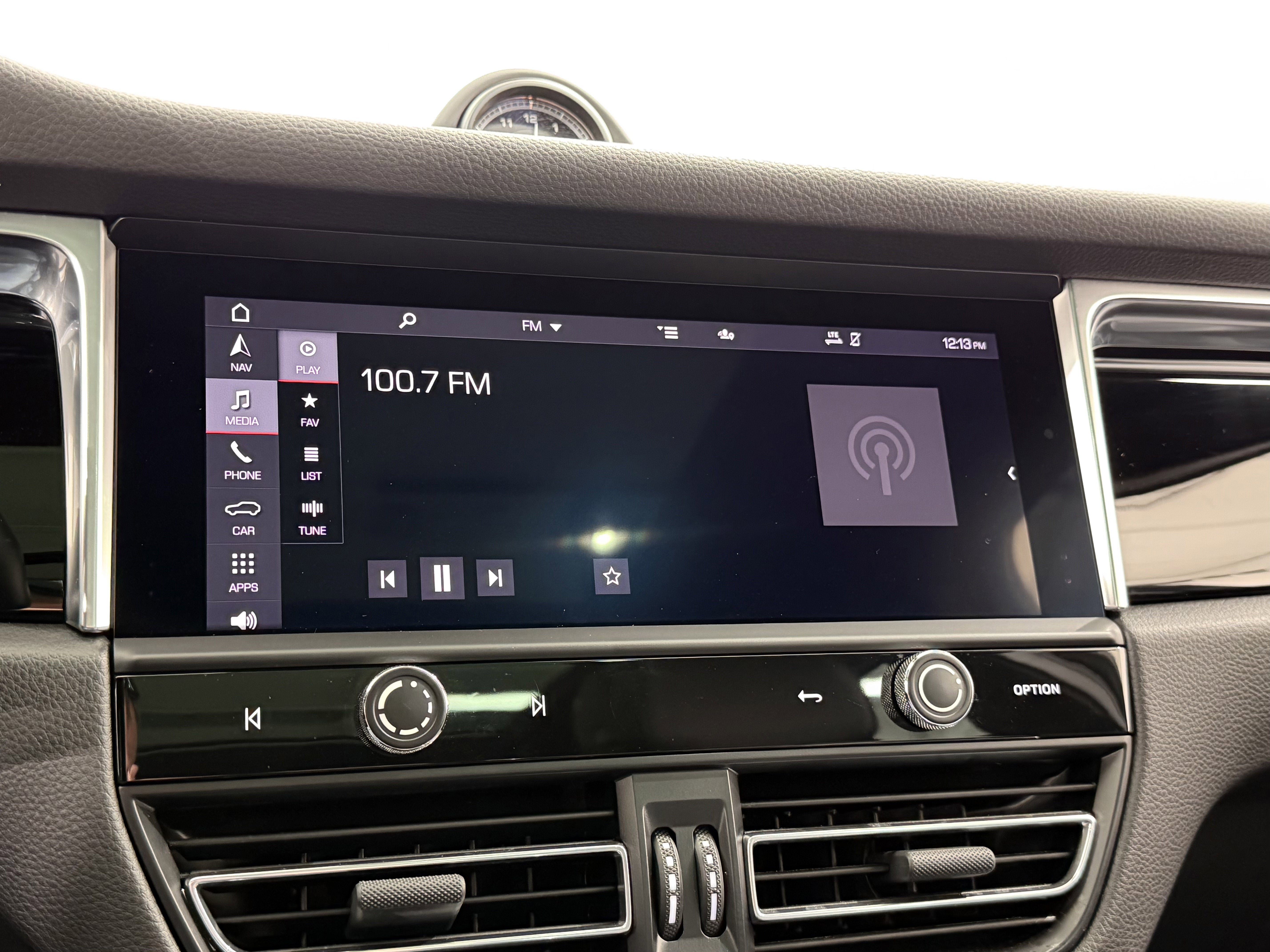 2024 Porsche Macan Base