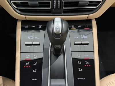 2025 Porsche Macan Base