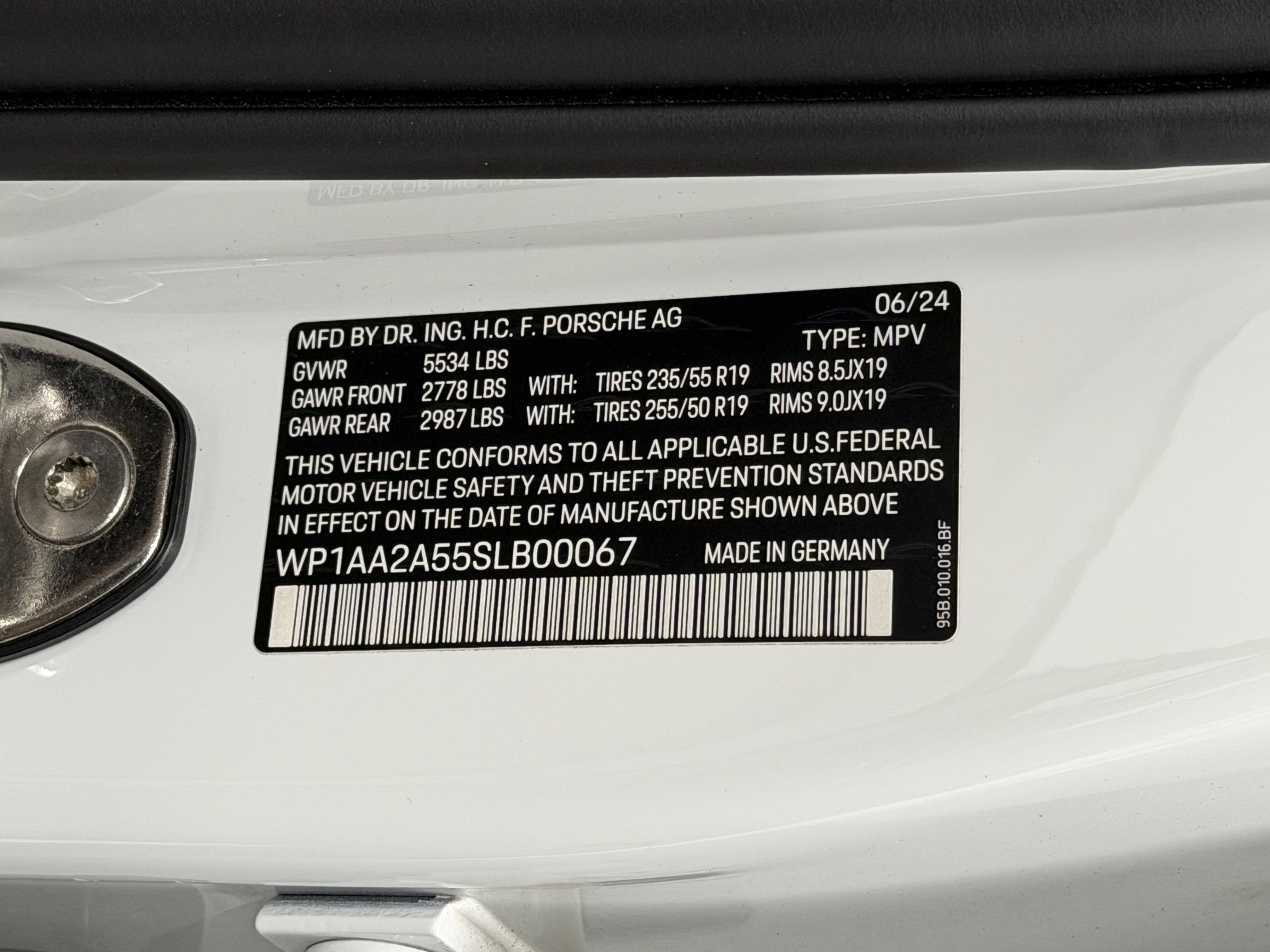 2025 Porsche Macan Base