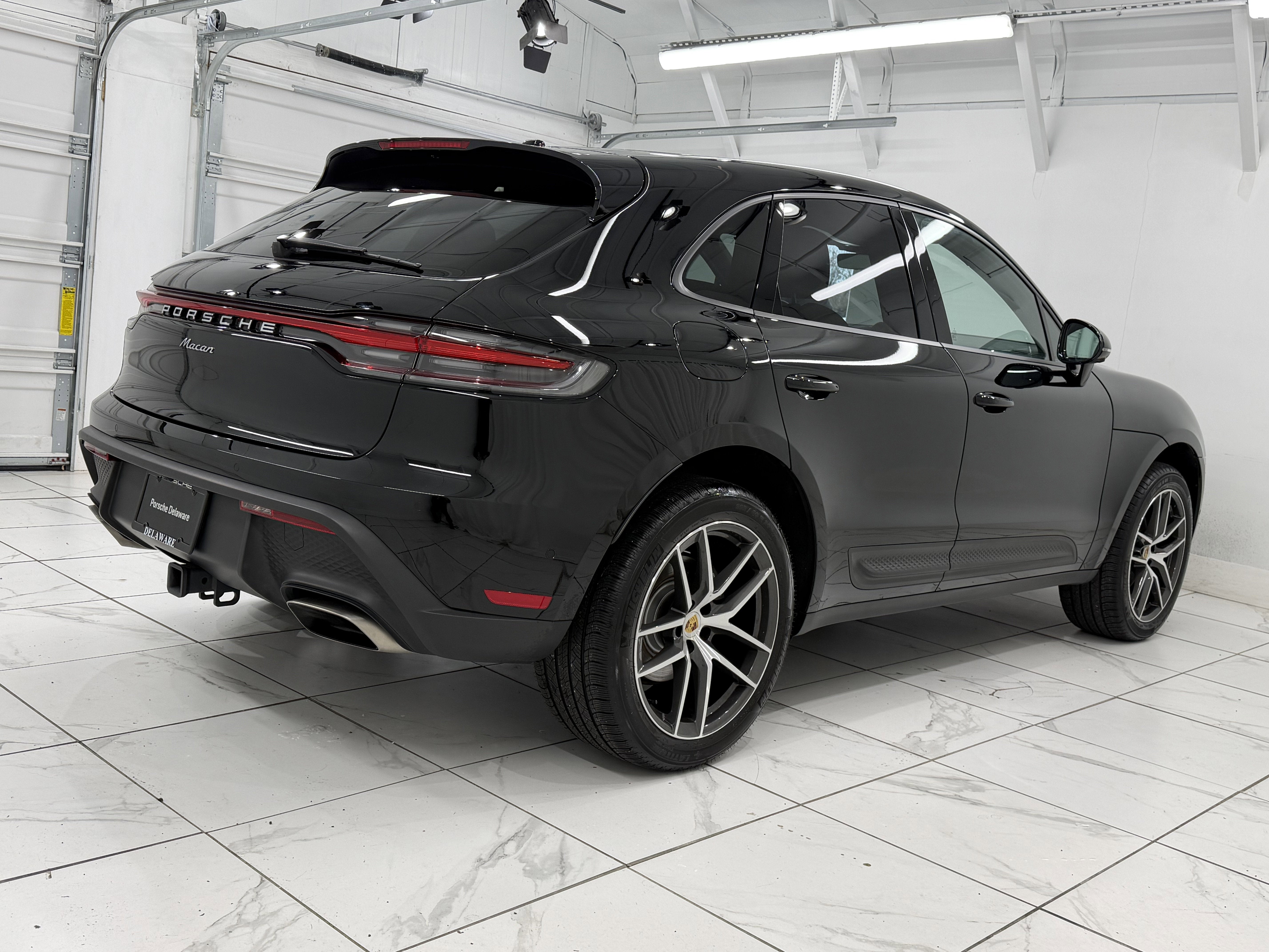 2025 Porsche Macan Base